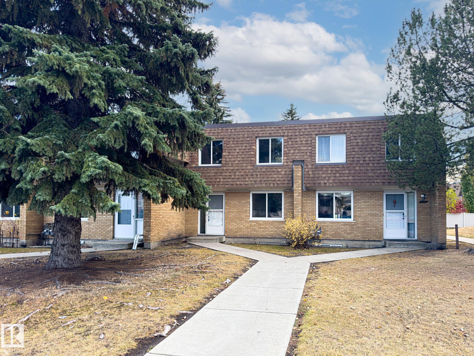 137 Londonderry Sq NW, Edmonton, AB T5C 3C4