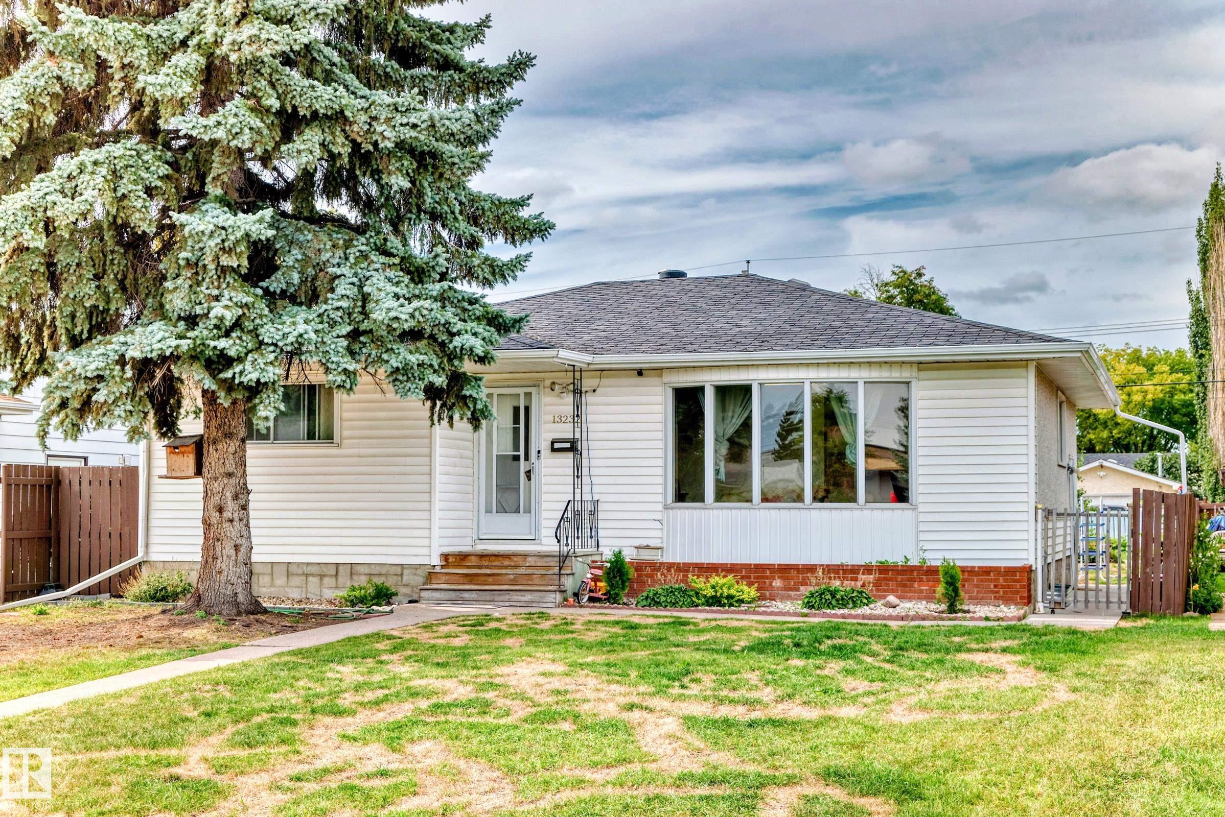 115 St Nw Unit 13232 St, Edmonton, AB T5E 5G6