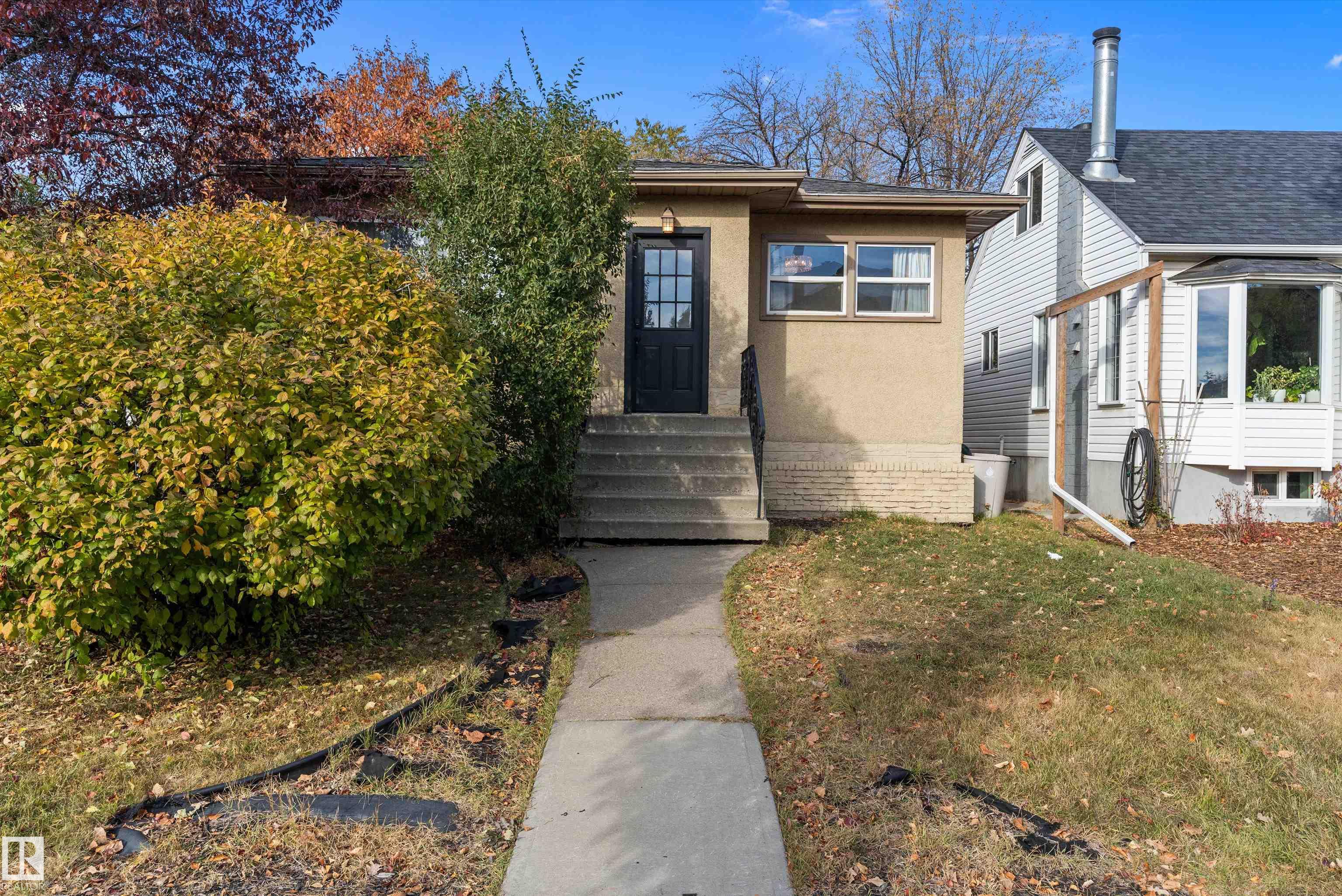 73 Av Nw Unit 10632 Ave, Edmonton, AB T6E 1C4