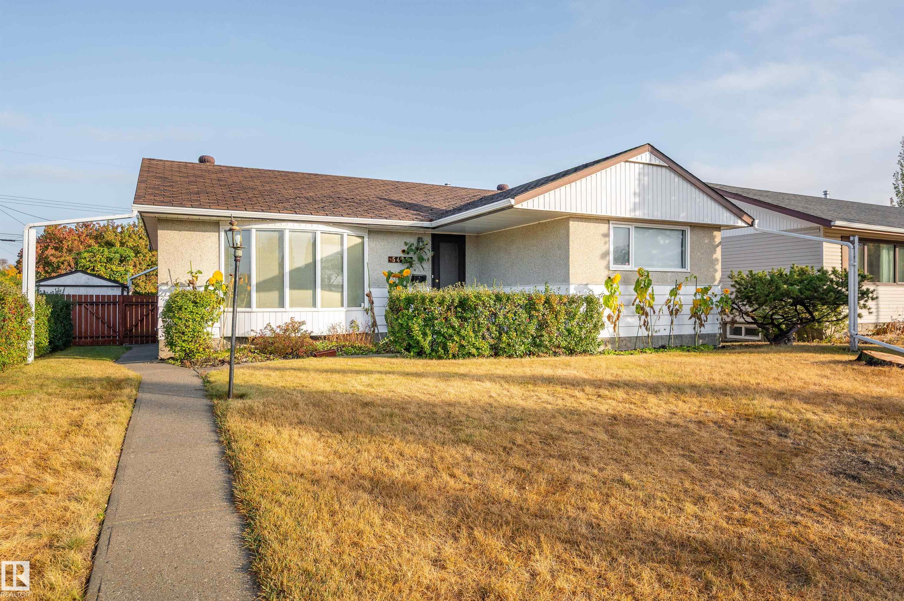 105 Av Nw Unit 5416 Ave, Edmonton, AB T6A 1A6