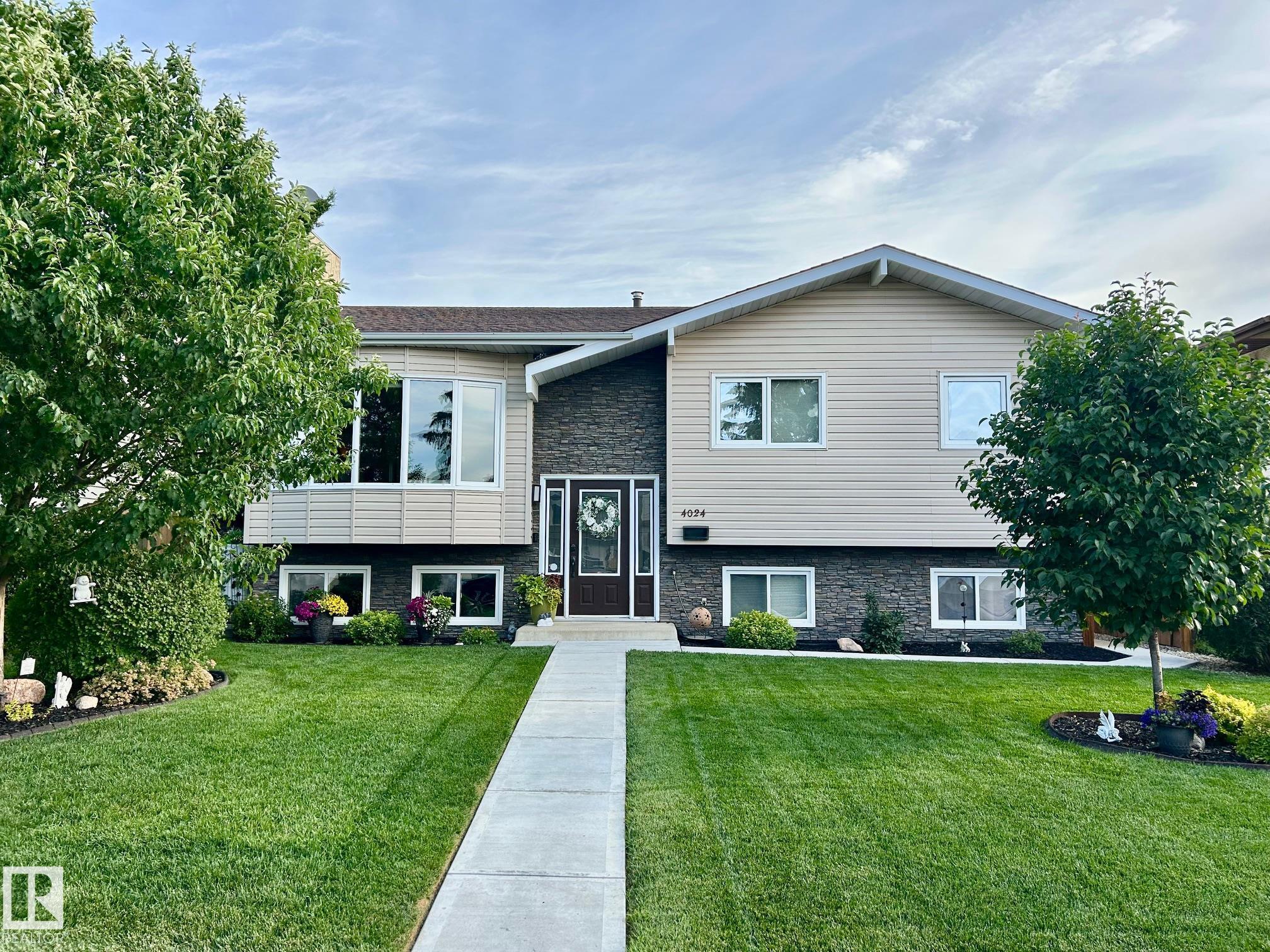 19 Av Nw Unit 4024 Ave, Edmonton, AB T6L 3M7
