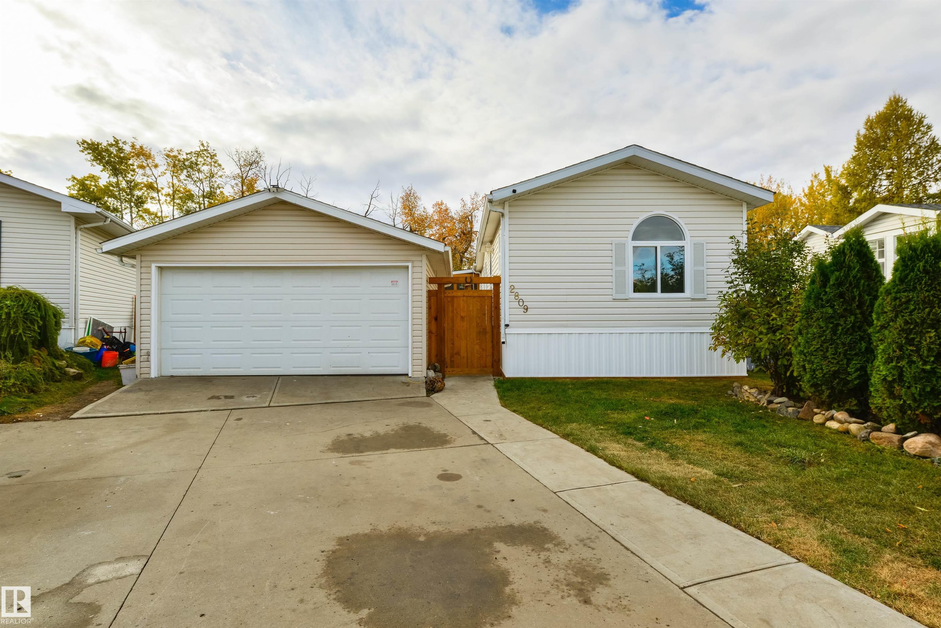 2809 Lakeside Cres NW, Edmonton, AB T5S 1T7