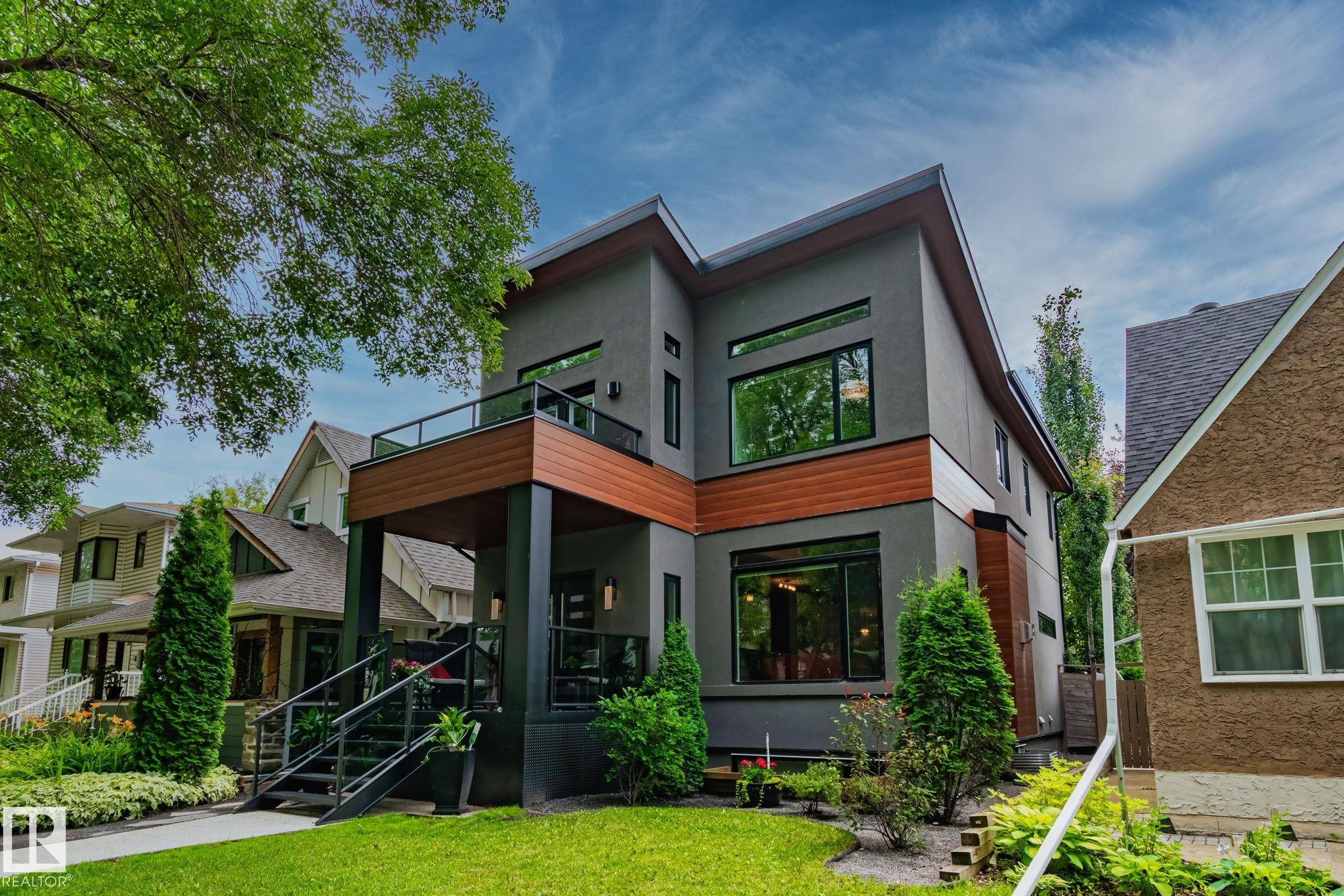81 Av Nw Unit 11121 Ave, Edmonton, AB T6G 0S6