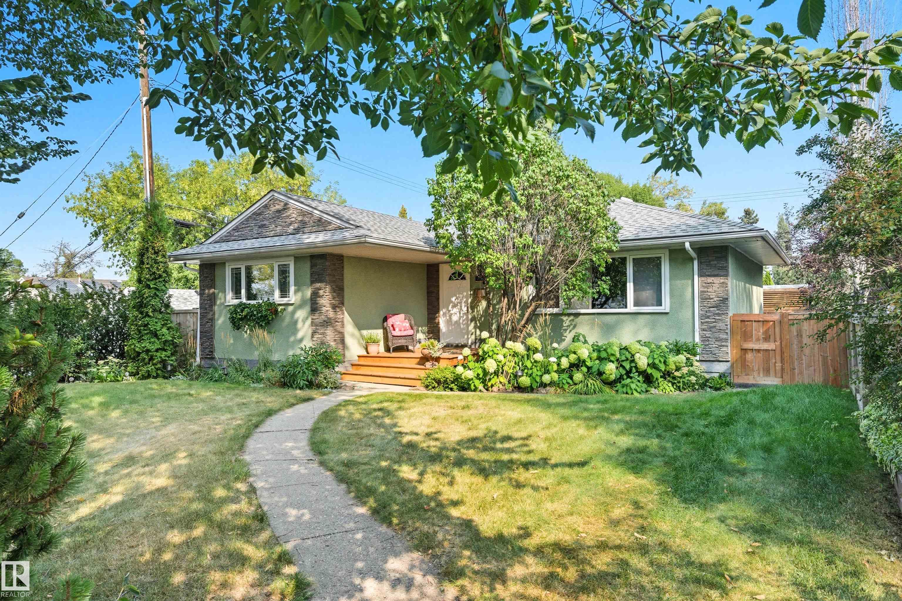 62 St Nw Unit 10523 St, Edmonton, AB T6A 2M2