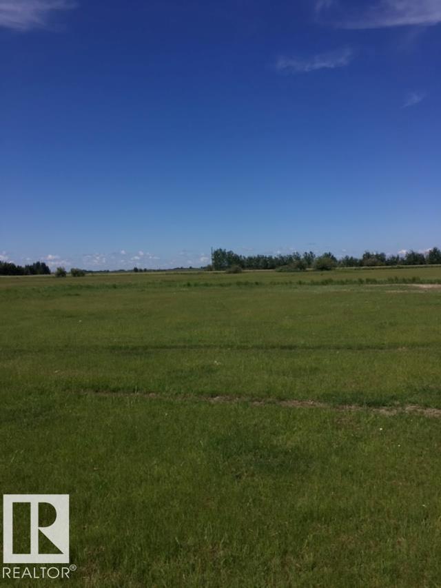 11 Whitetail Cl Close, Mundare, AB T0B 3H0