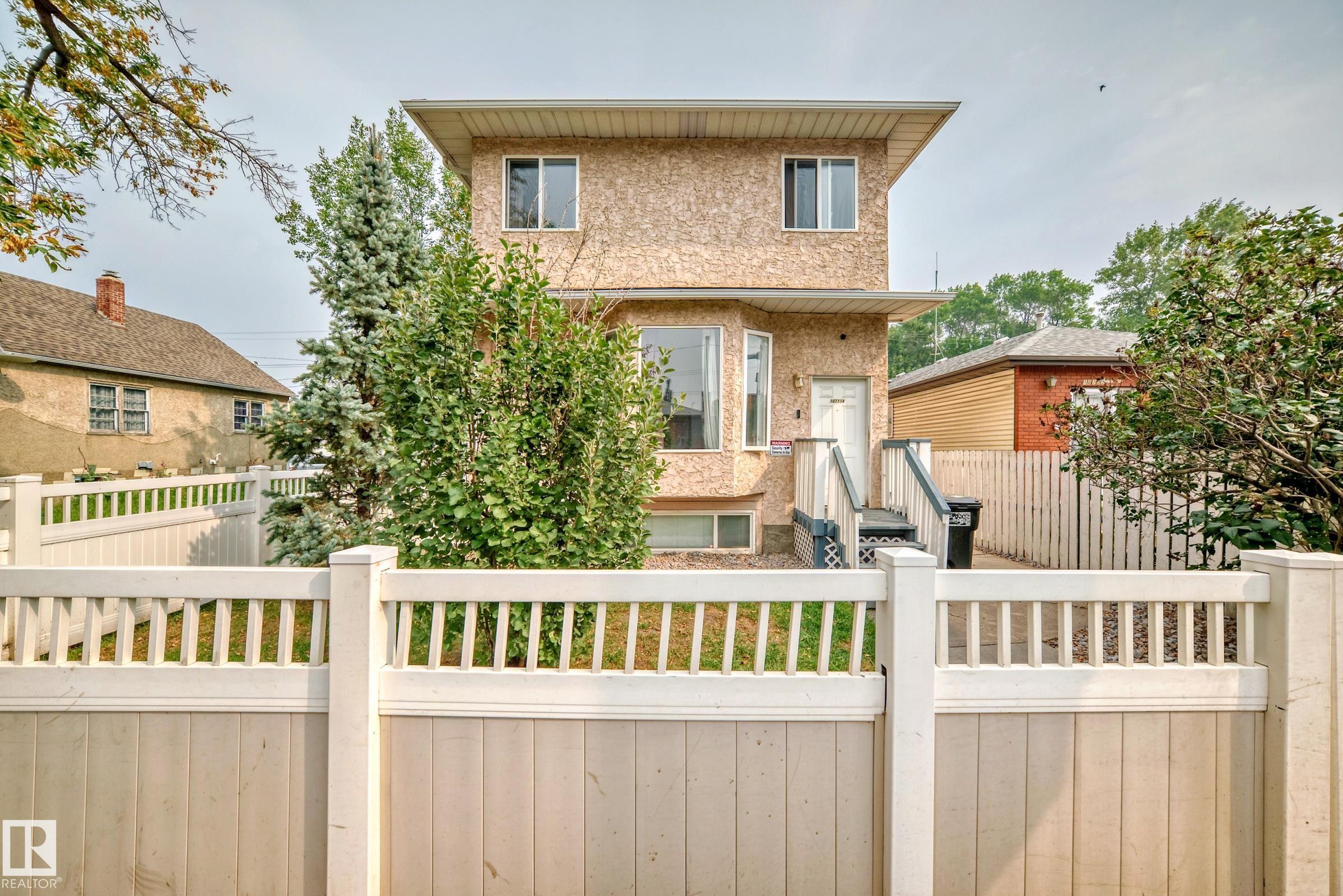 95 St Nw Unit 10711a St, Edmonton, AB T5H 2C8