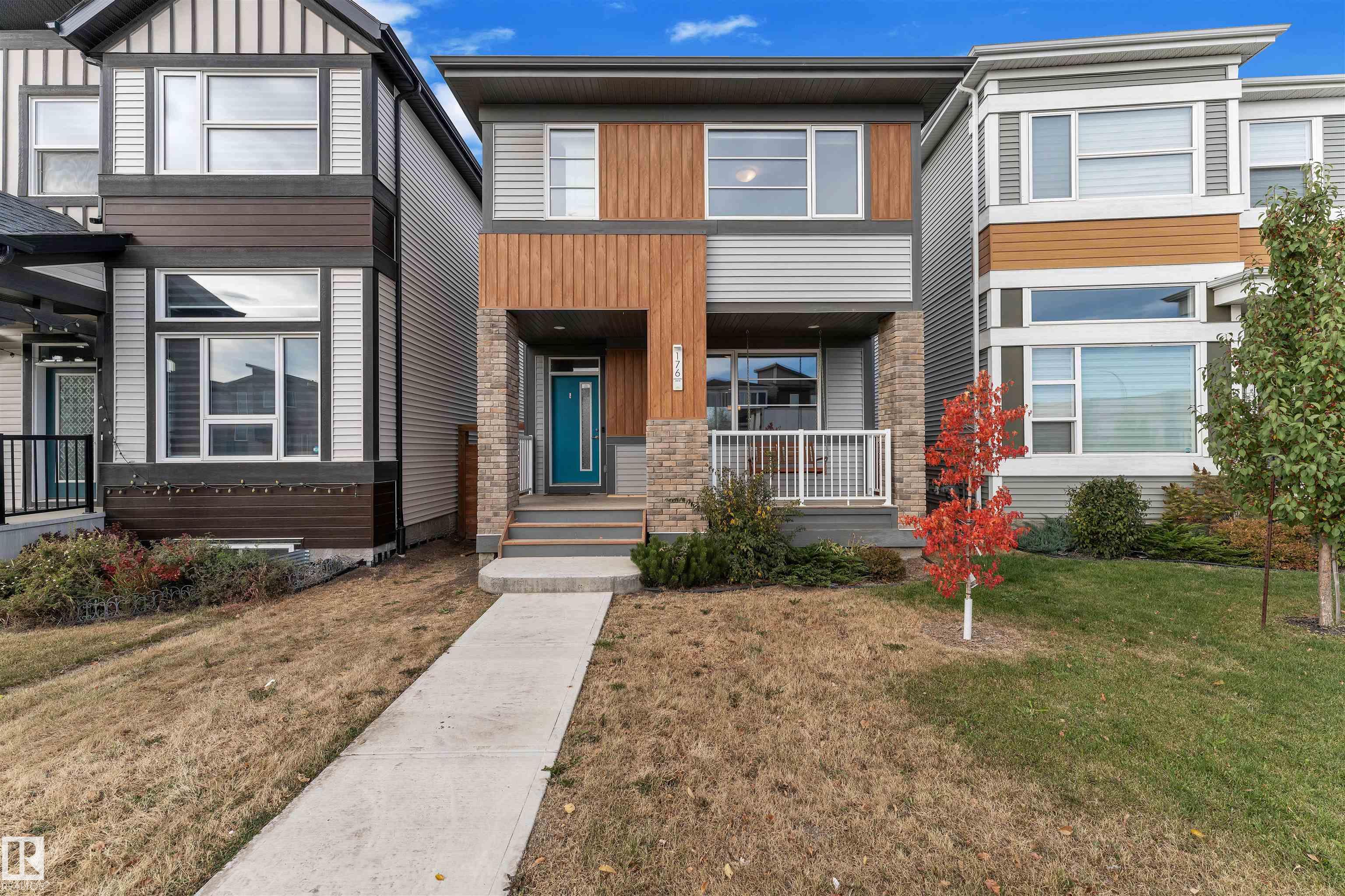 176 Charlesworth Dr SW, Edmonton, AB T6X 2W5