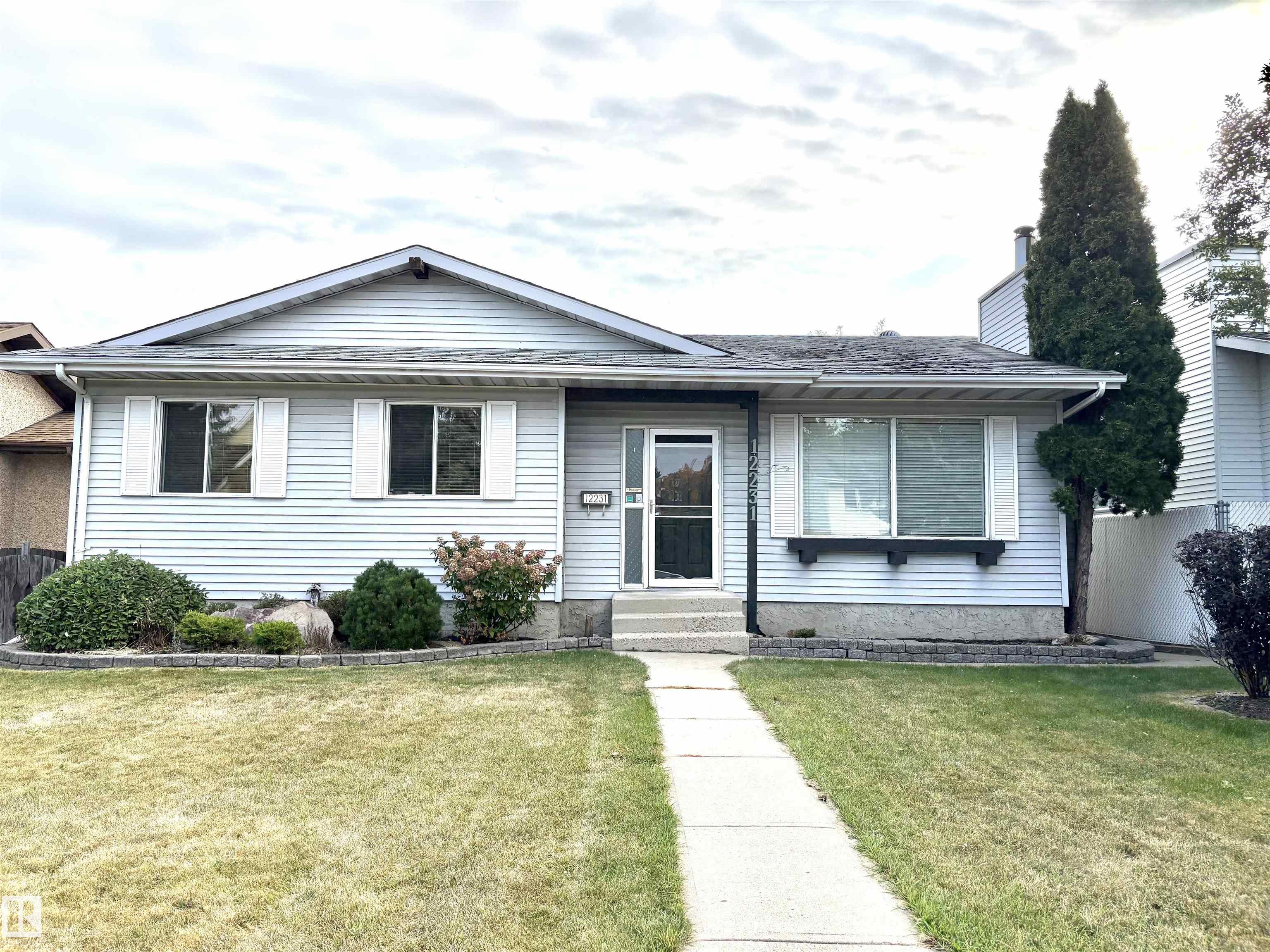 44 St Nw Unit 12231 St, Edmonton, AB T5W 4Z5