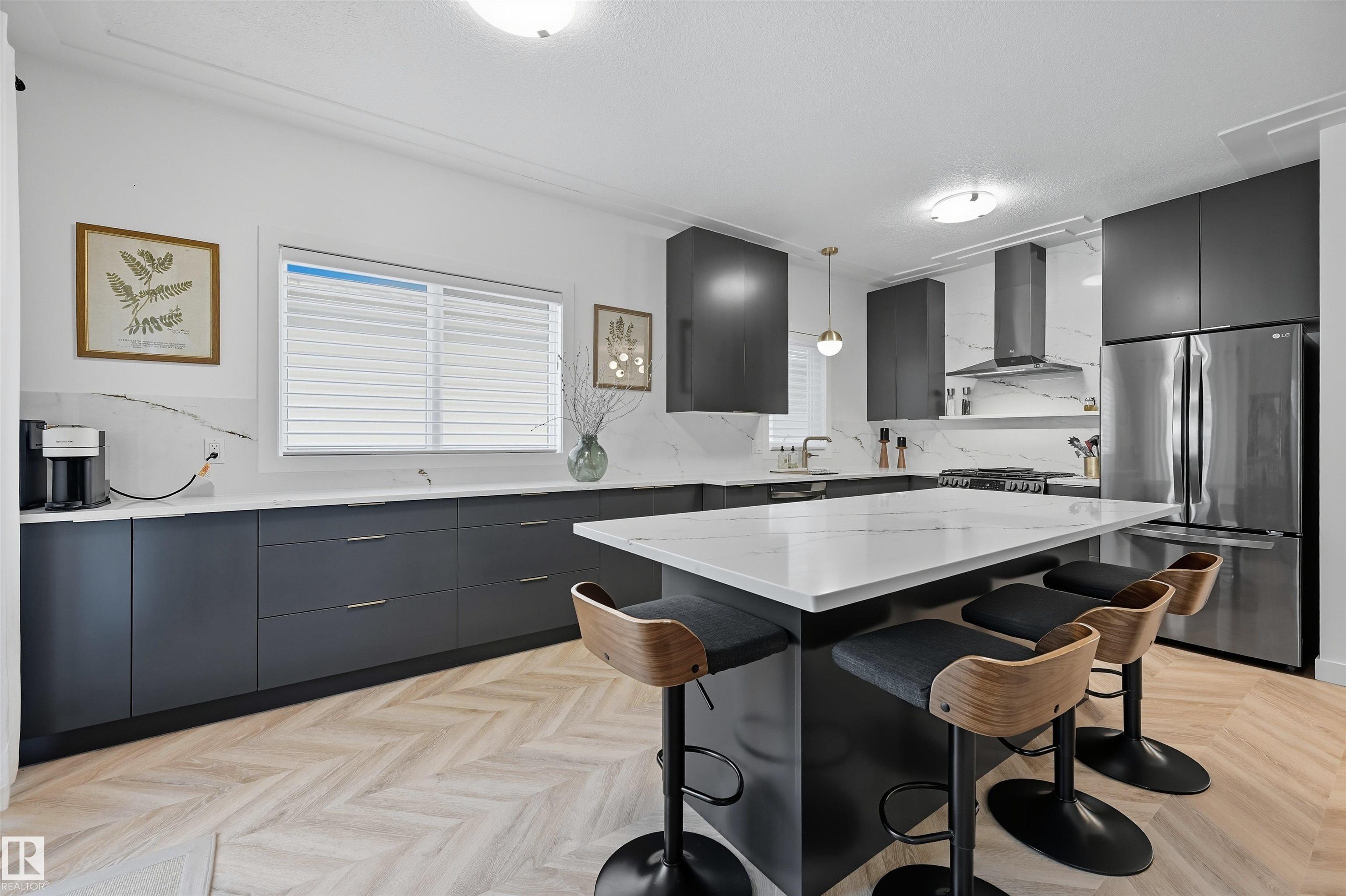 10 Blackburn Drive West Southwest #21, Edmonton, AB T6W 1C2