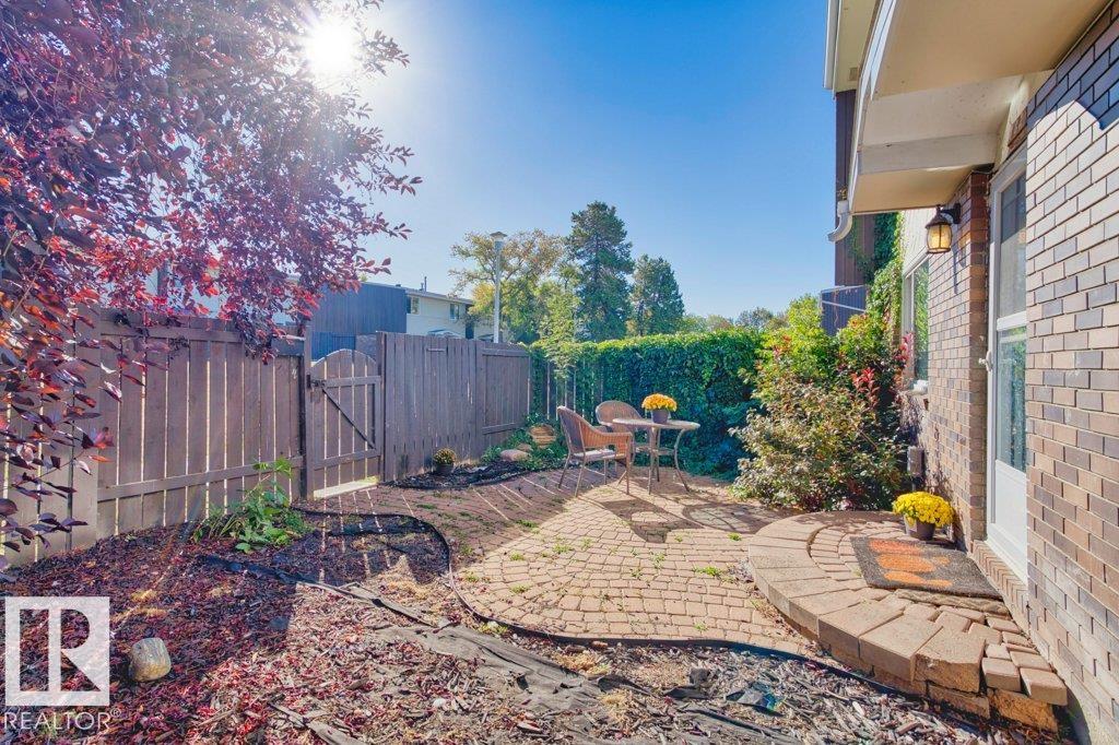 182 Roseland Vg NW, Edmonton, AB T5E 5R6