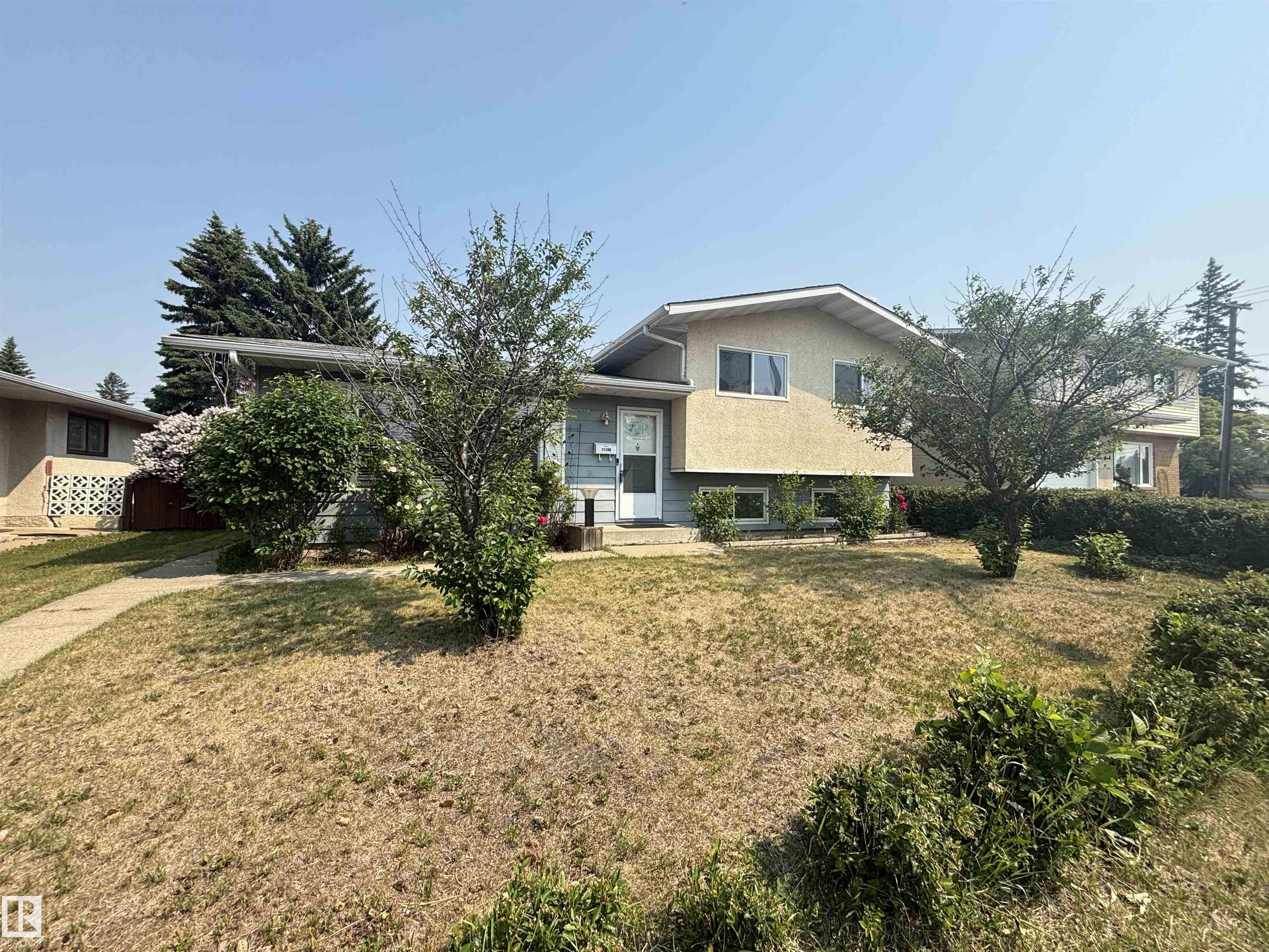 40 Av Nw Unit 11108 Ave, Edmonton, AB T6J 0R1