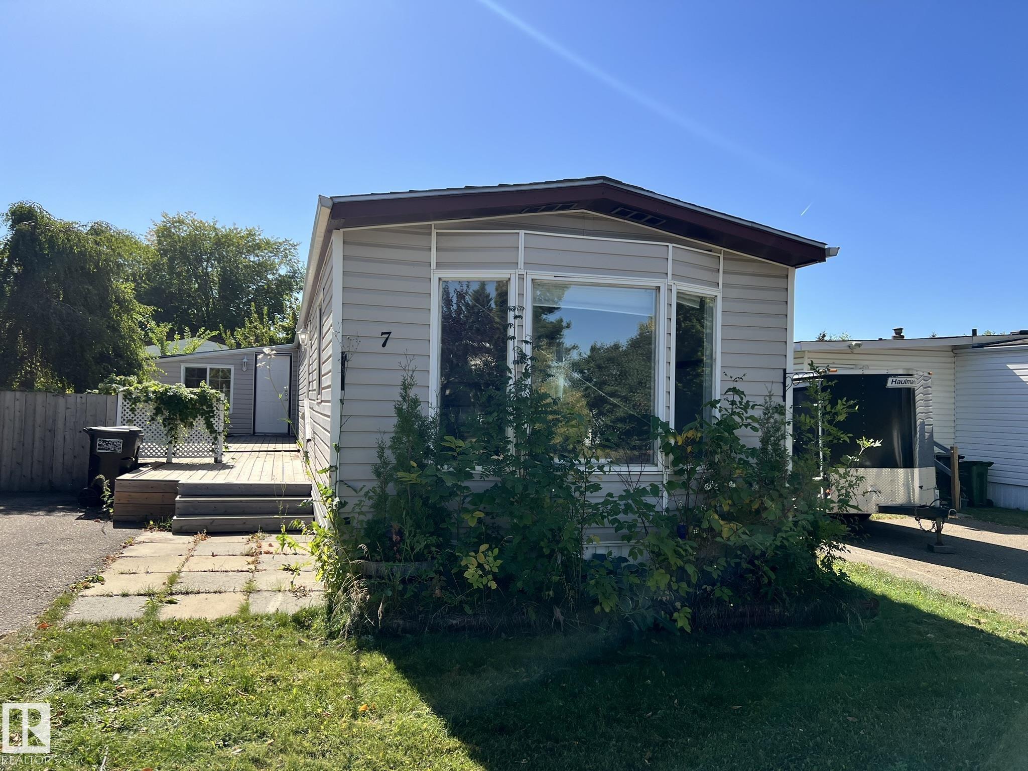 7 Hillcrest Dr NW, Edmonton, AB T6P 1J1