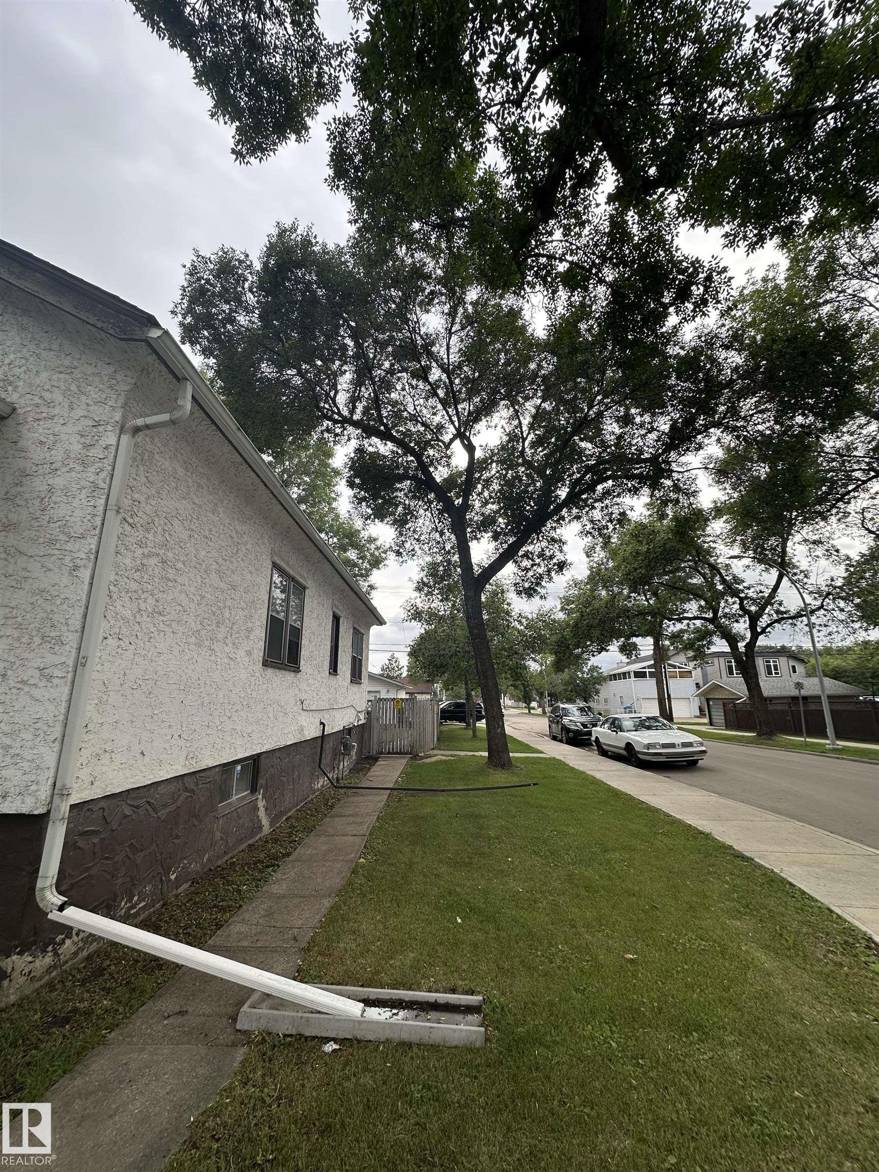 97 St Nw Unit 11548 St, Edmonton, AB T5G 1X8