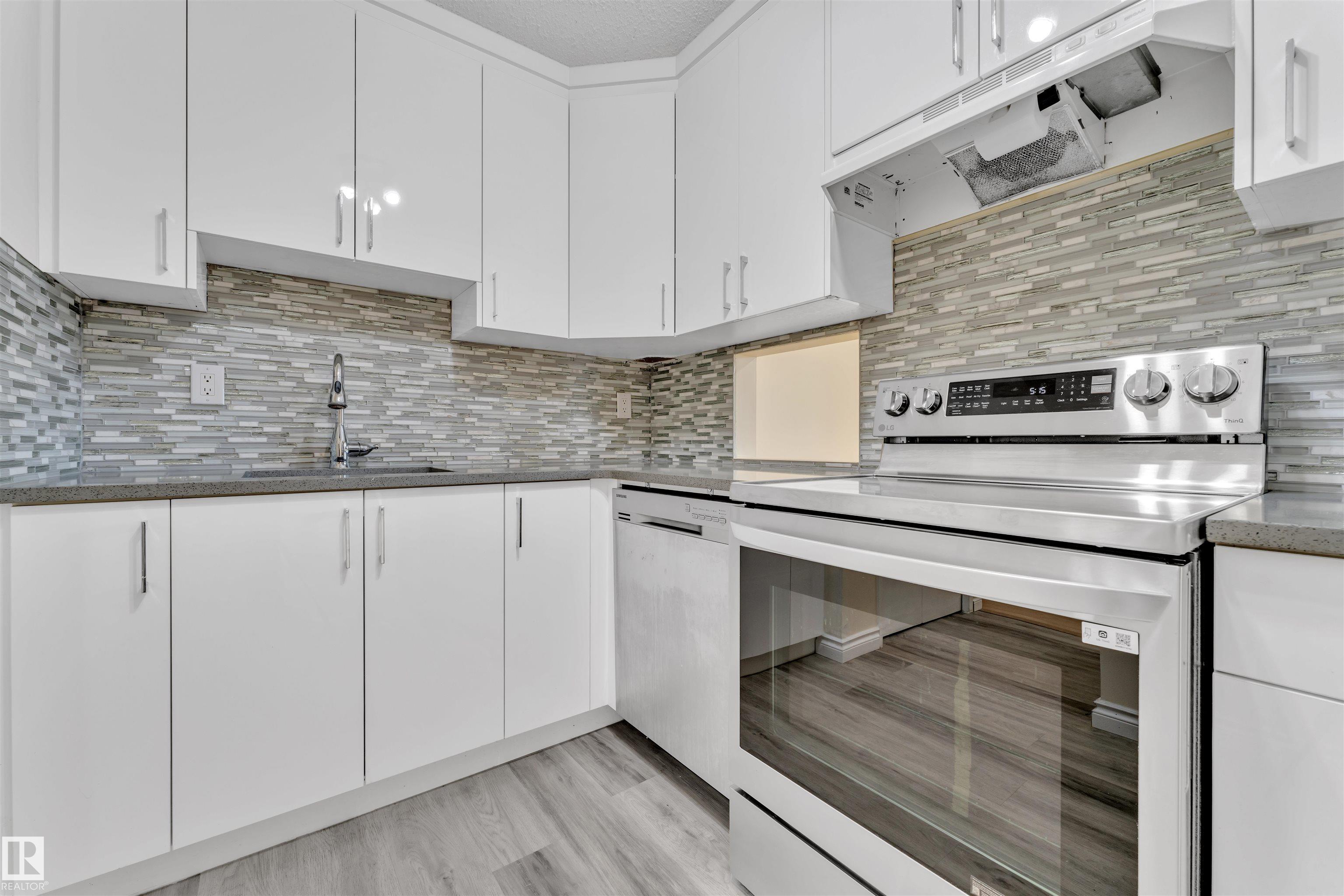 3855 76 Street Northwest #5, Edmonton, AB T6K 2P9