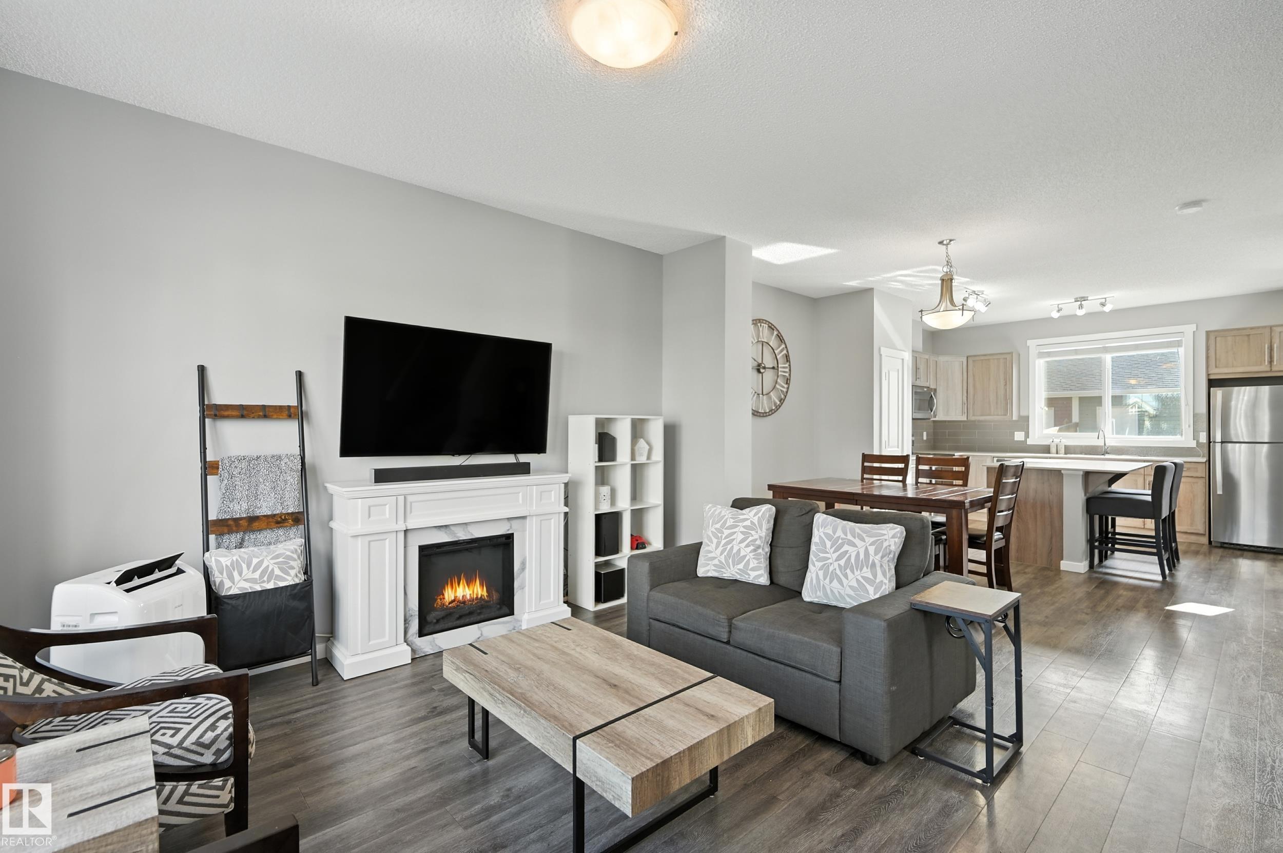 2677 Maple Way NW, Edmonton, AB T6T 2C8