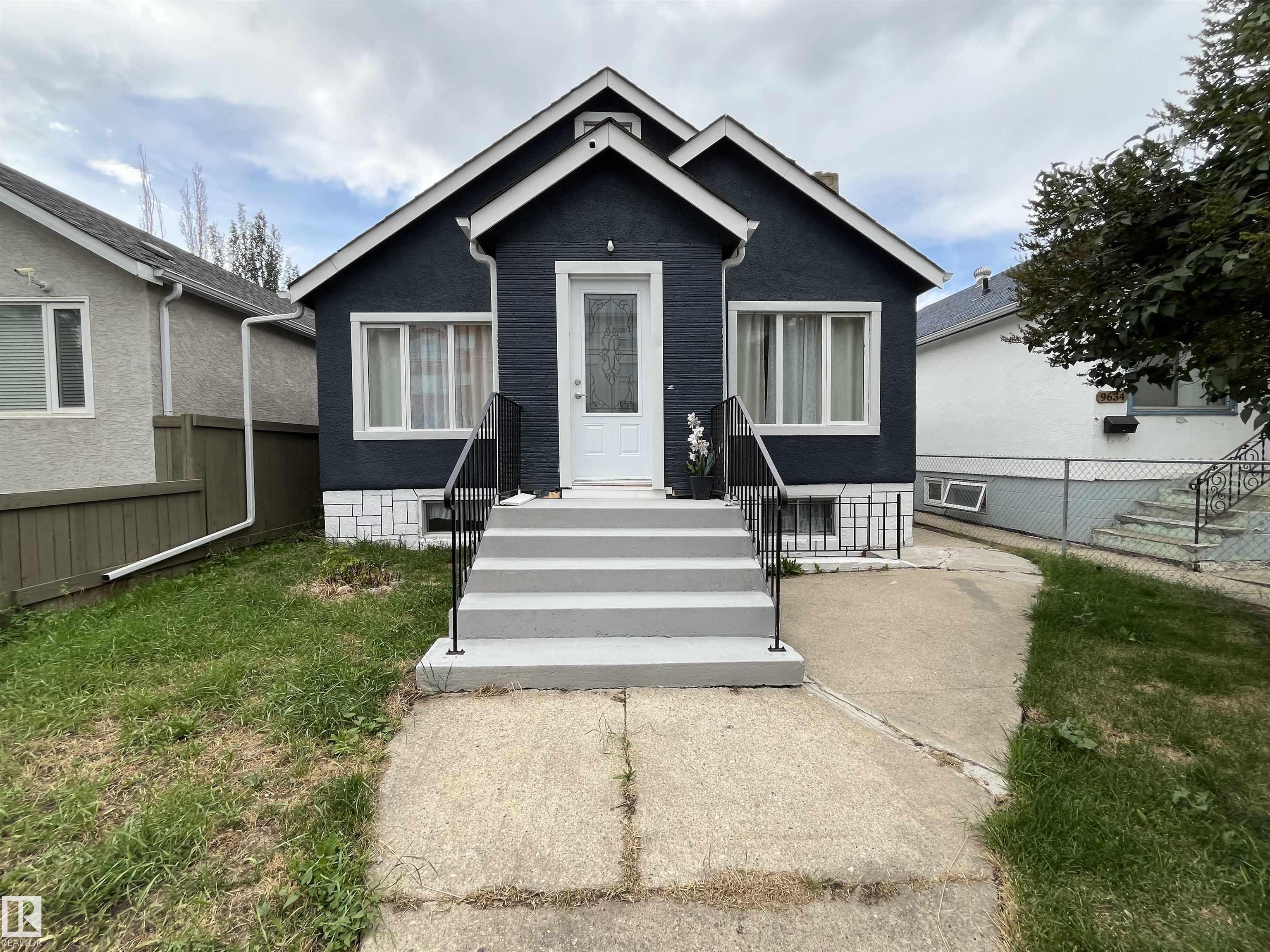 106 Av Nw Unit 9638 Ave, Edmonton, AB T5H 0N4