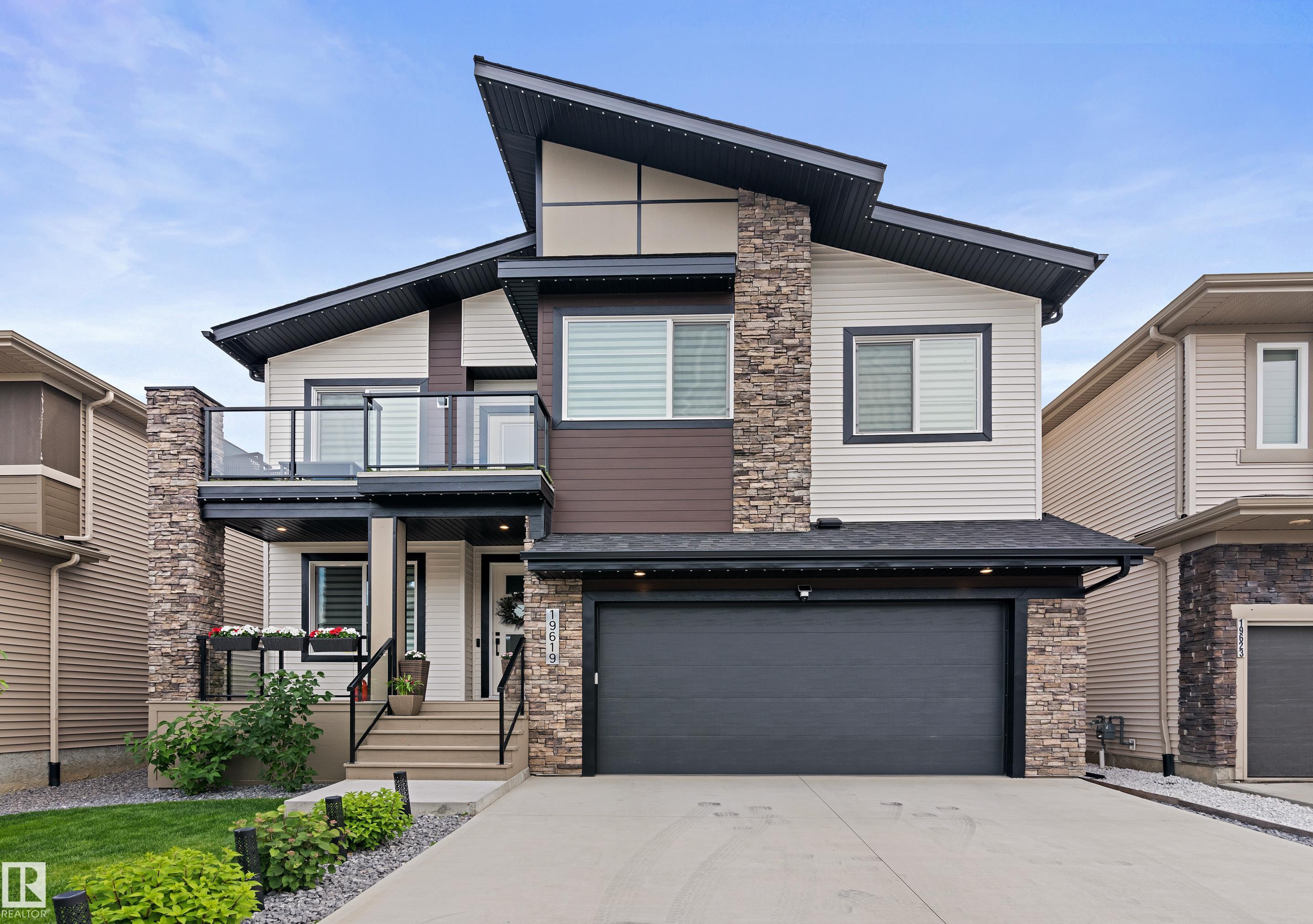 26 Av Nw Unit 19619 Ave, Edmonton, AB T6M 0X4