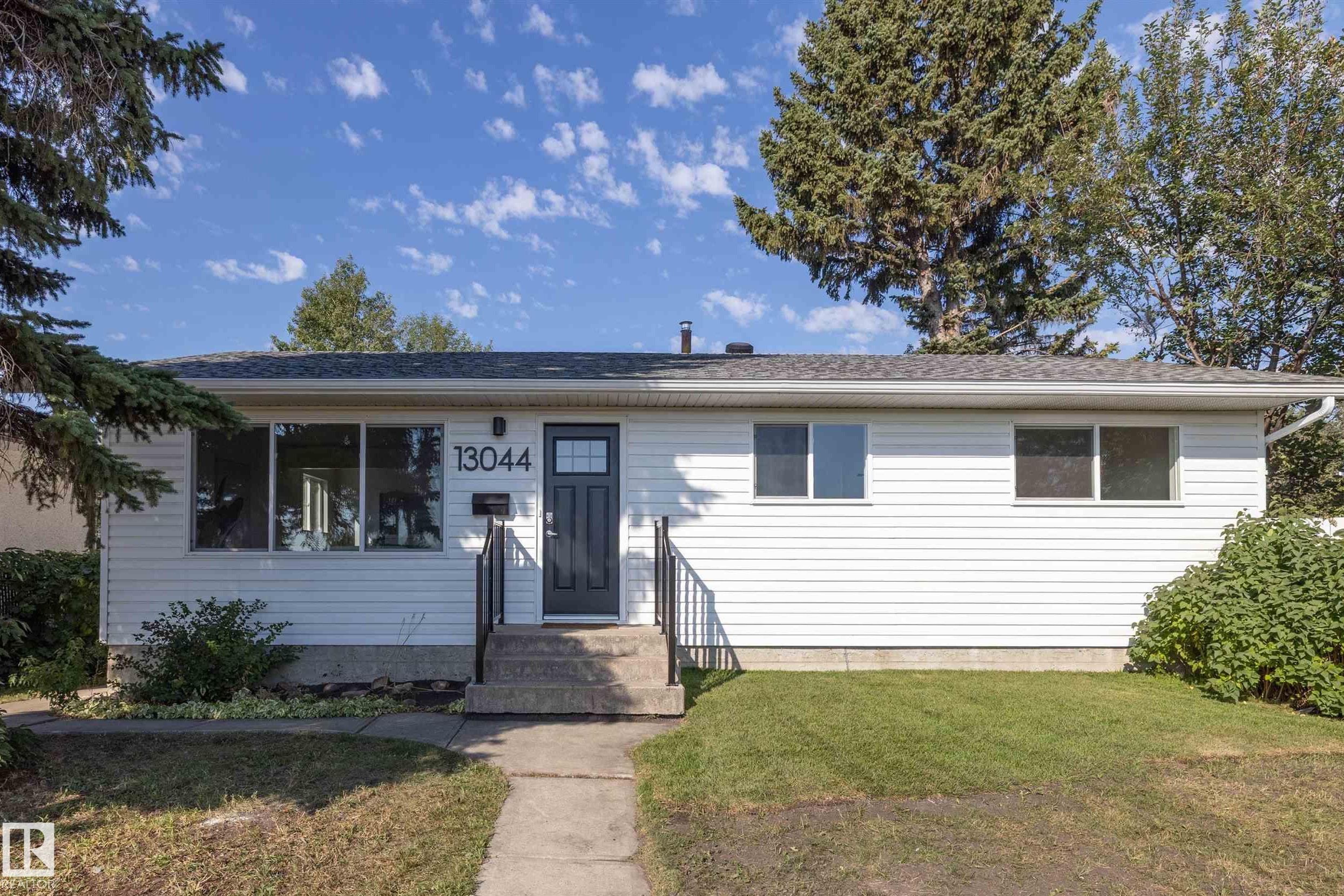 78 St Nw Unit 13044 St, Edmonton, AB T5C 2A1