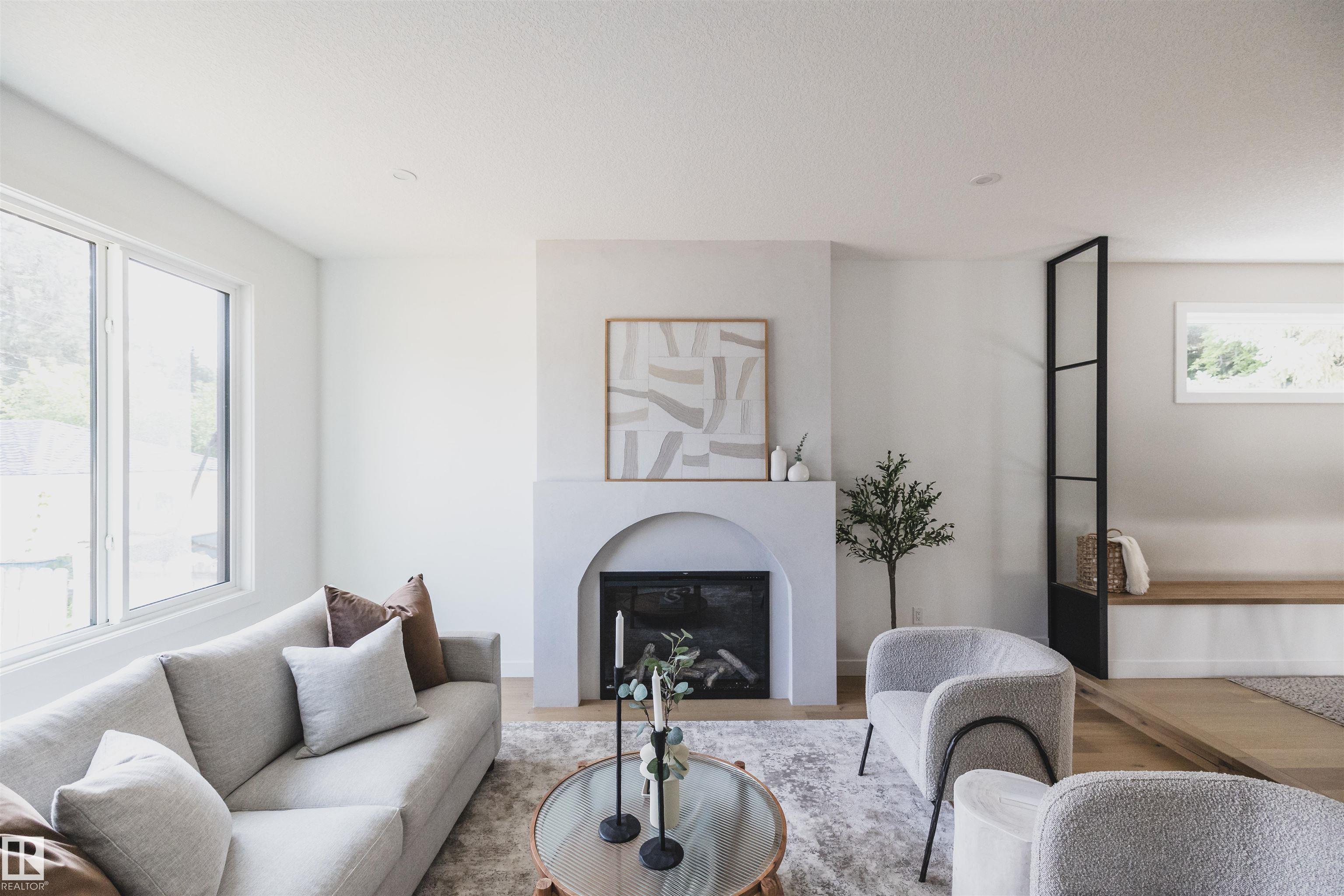 121 St Nw Unit 4216 St, Edmonton, AB T6J 1Y8