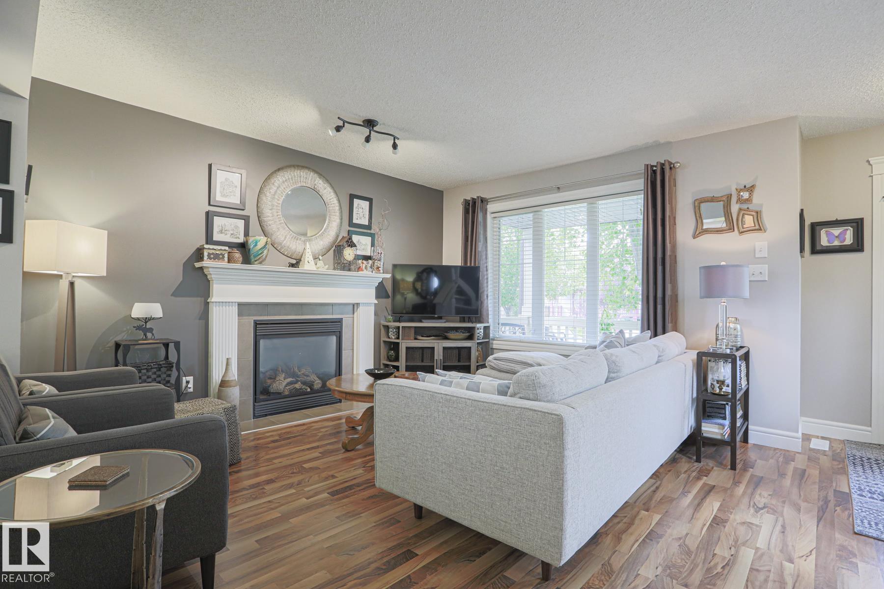 18 Av Sw Unit 12039 Ave, Edmonton, AB T6W 1W3