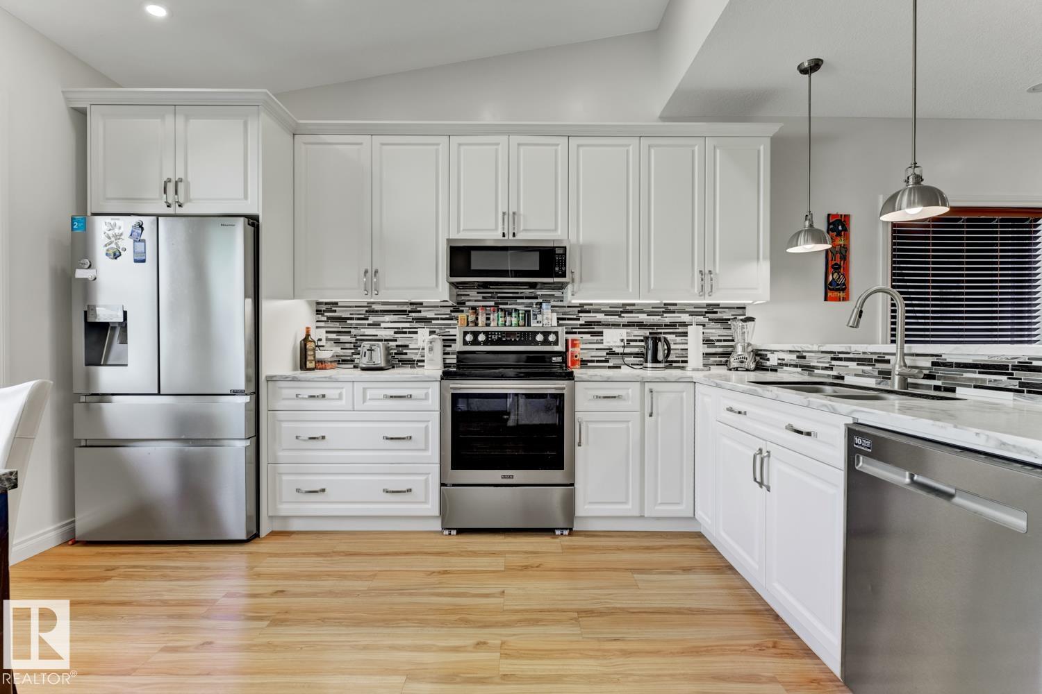 89 St Nw Unit 11306 St, Edmonton, AB T5B 3T6