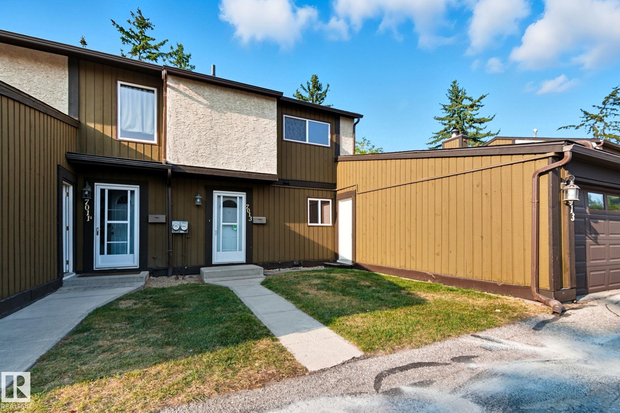 32 Av Nw Unit 7013 Ave, Edmonton, AB T6K 2K9