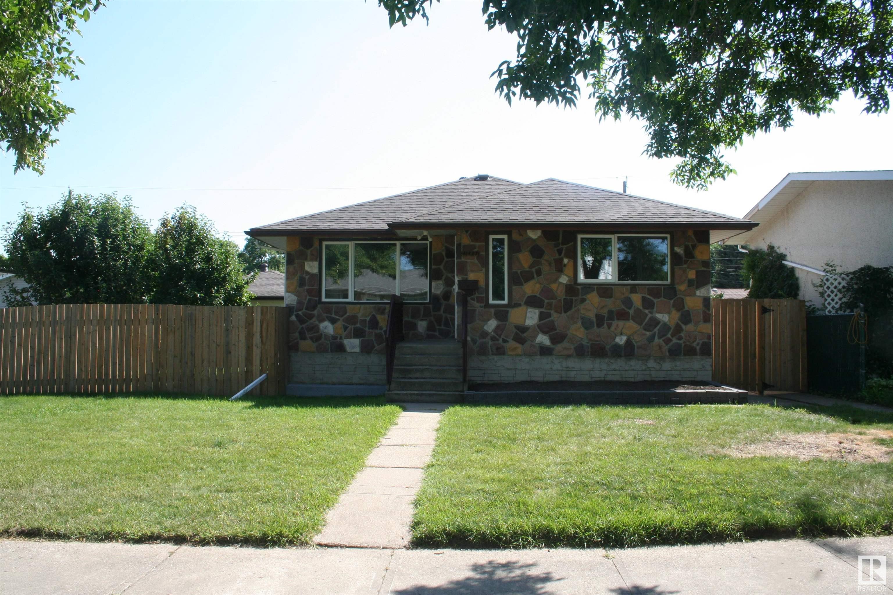 43 St Nw Unit 11823 St, Edmonton, AB T5W 2P3