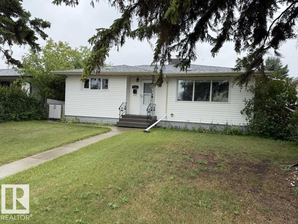 130 Av Nw Unit 7323 Ave, Edmonton, AB T5C 1Y1