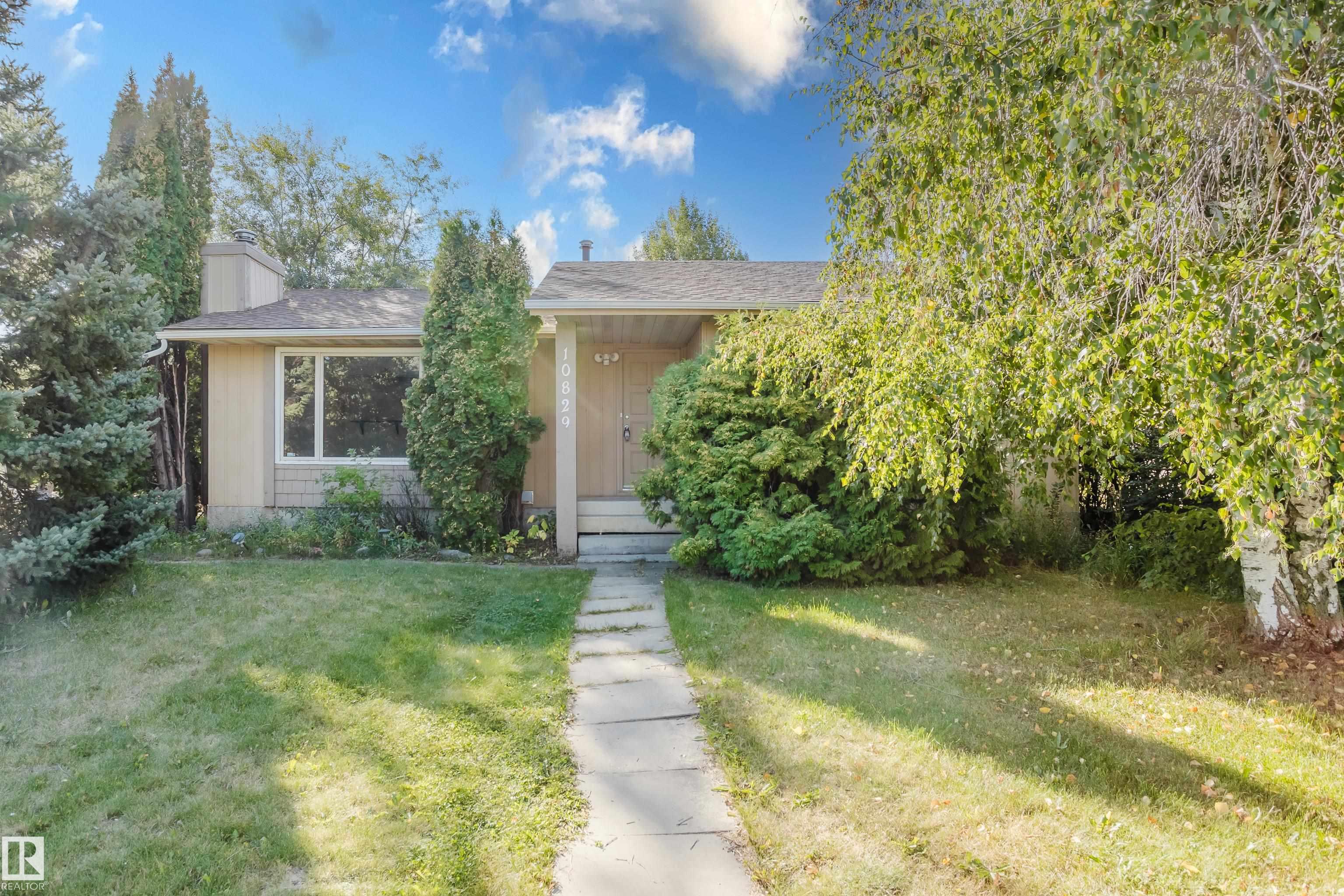 32 Av Nw Unit 10829 Ave #a, Edmonton, AB T6J 3B8