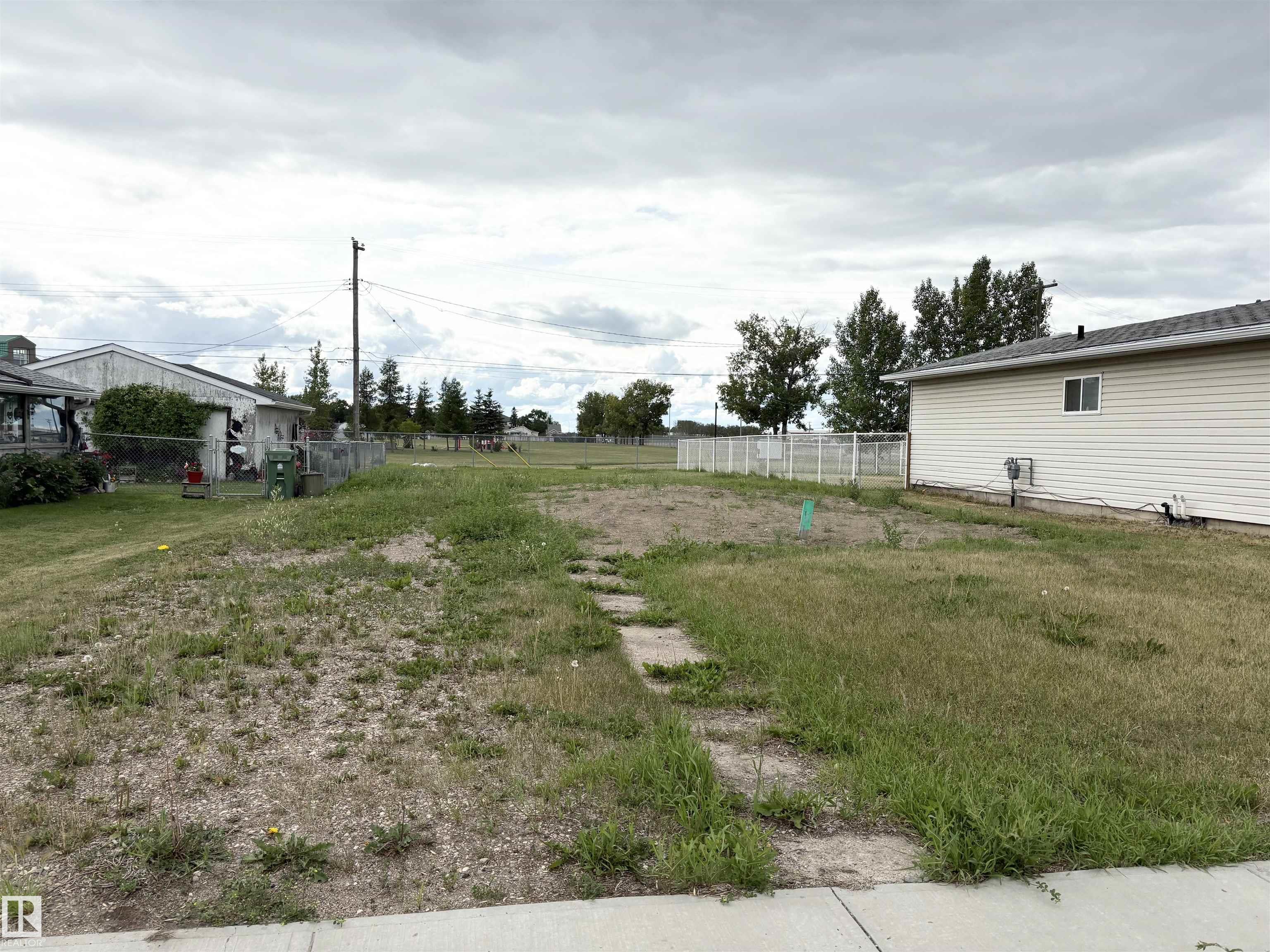 47 St Unit 5218 St, Bonnyville, AB T9N 1B3