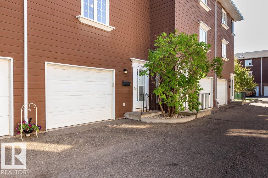 67 Av Nw Unit 17034 Ave, Edmonton, AB T5T 1Y9