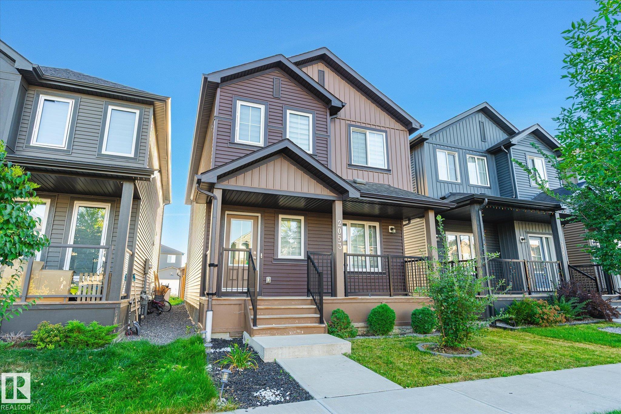 2053 Graydon Hill Cr Cres SW, Edmonton, AB T6W 4C5