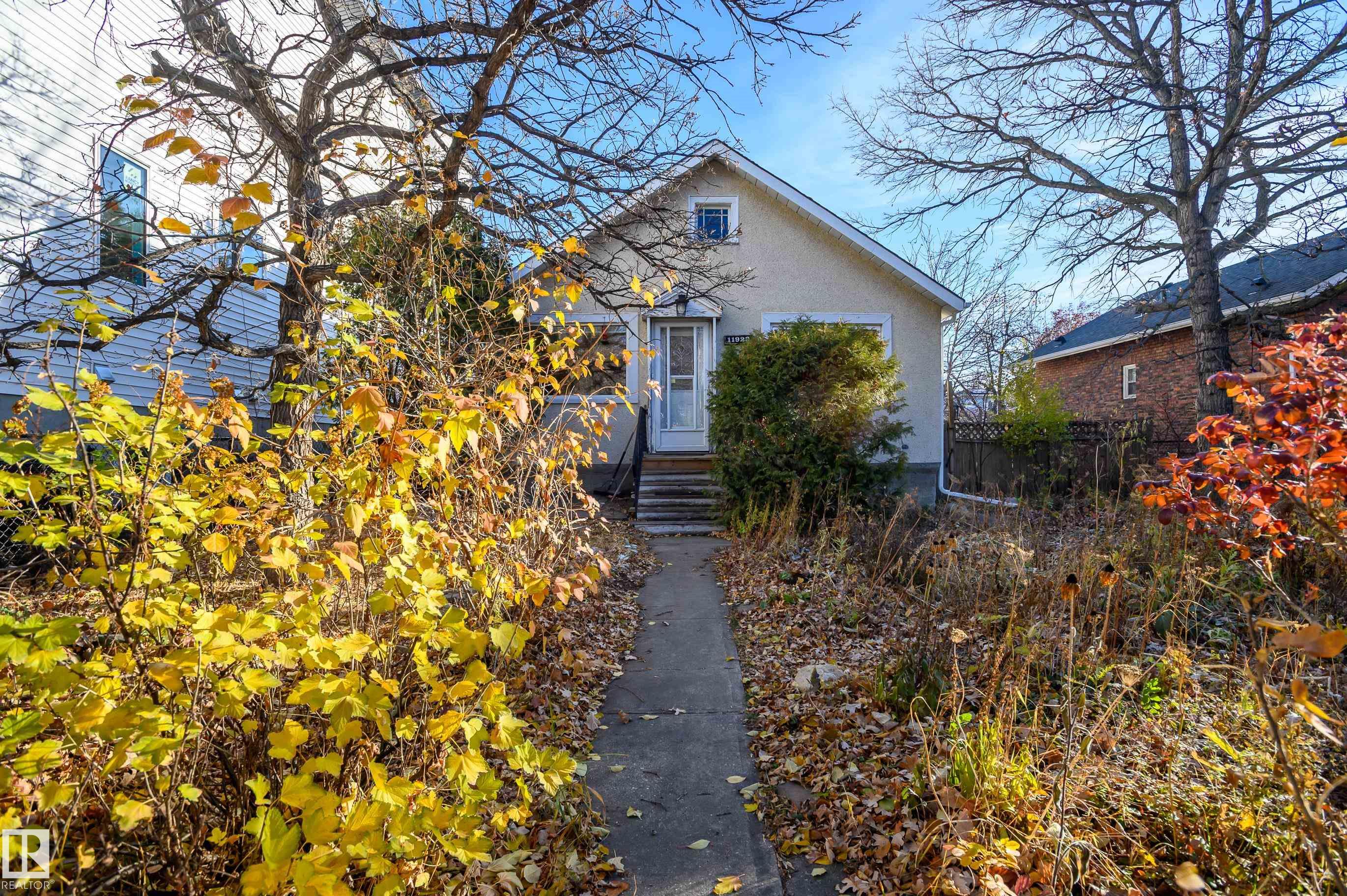 90 St Nw Unit 11923 St, Edmonton, AB T5B 3Y8