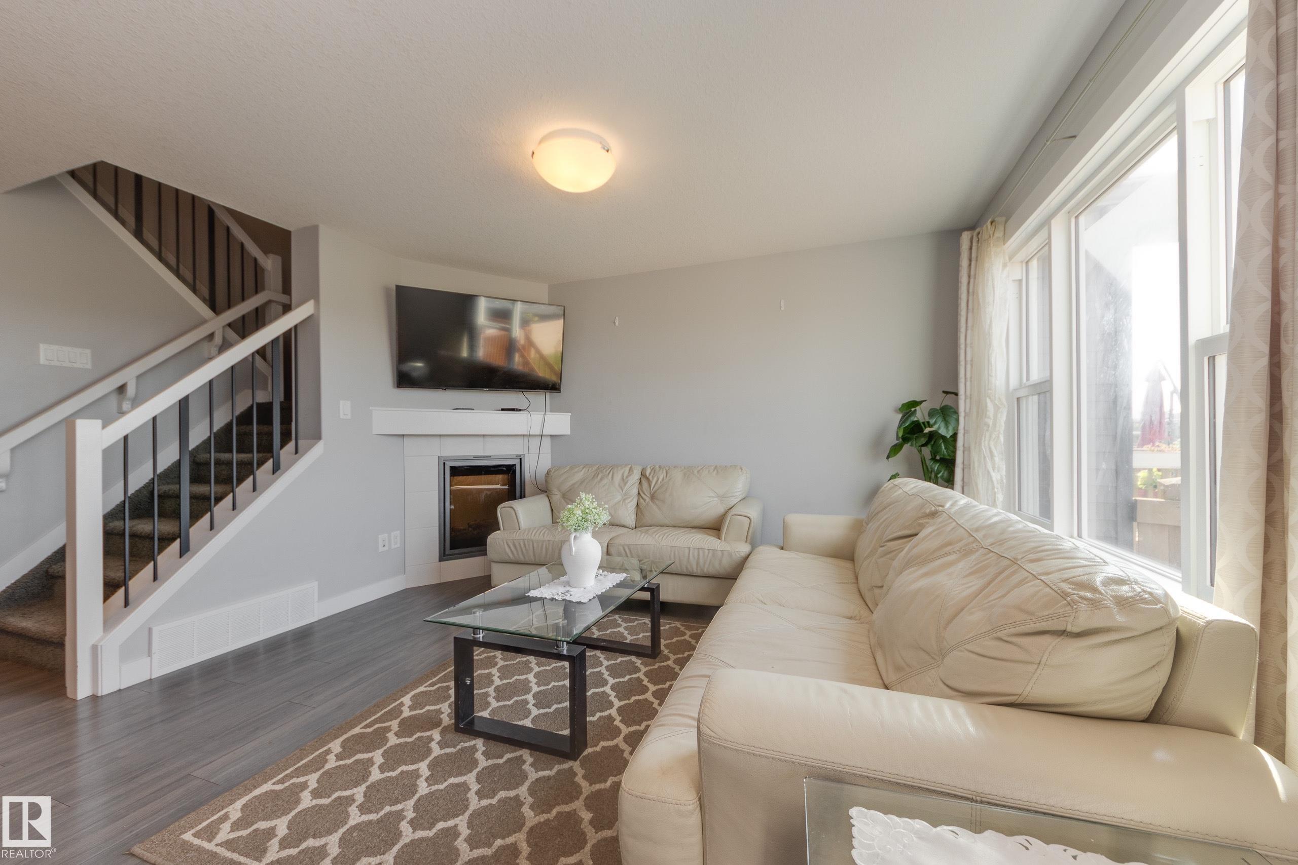 3458 Weidle Way SW, Edmonton, AB T6X 1Z4
