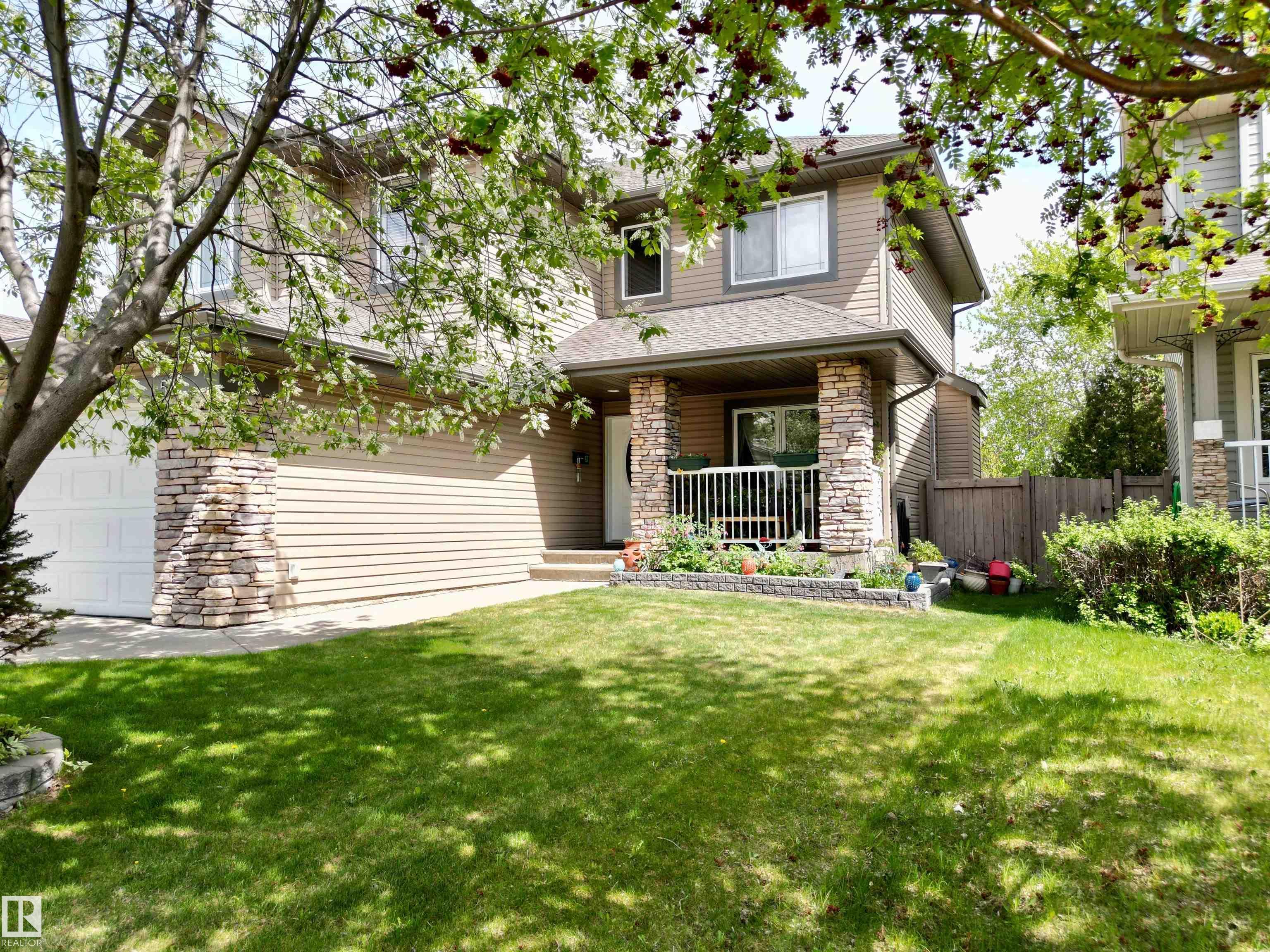 57 Homestead Cres NW, Edmonton, AB T5A 2Y1