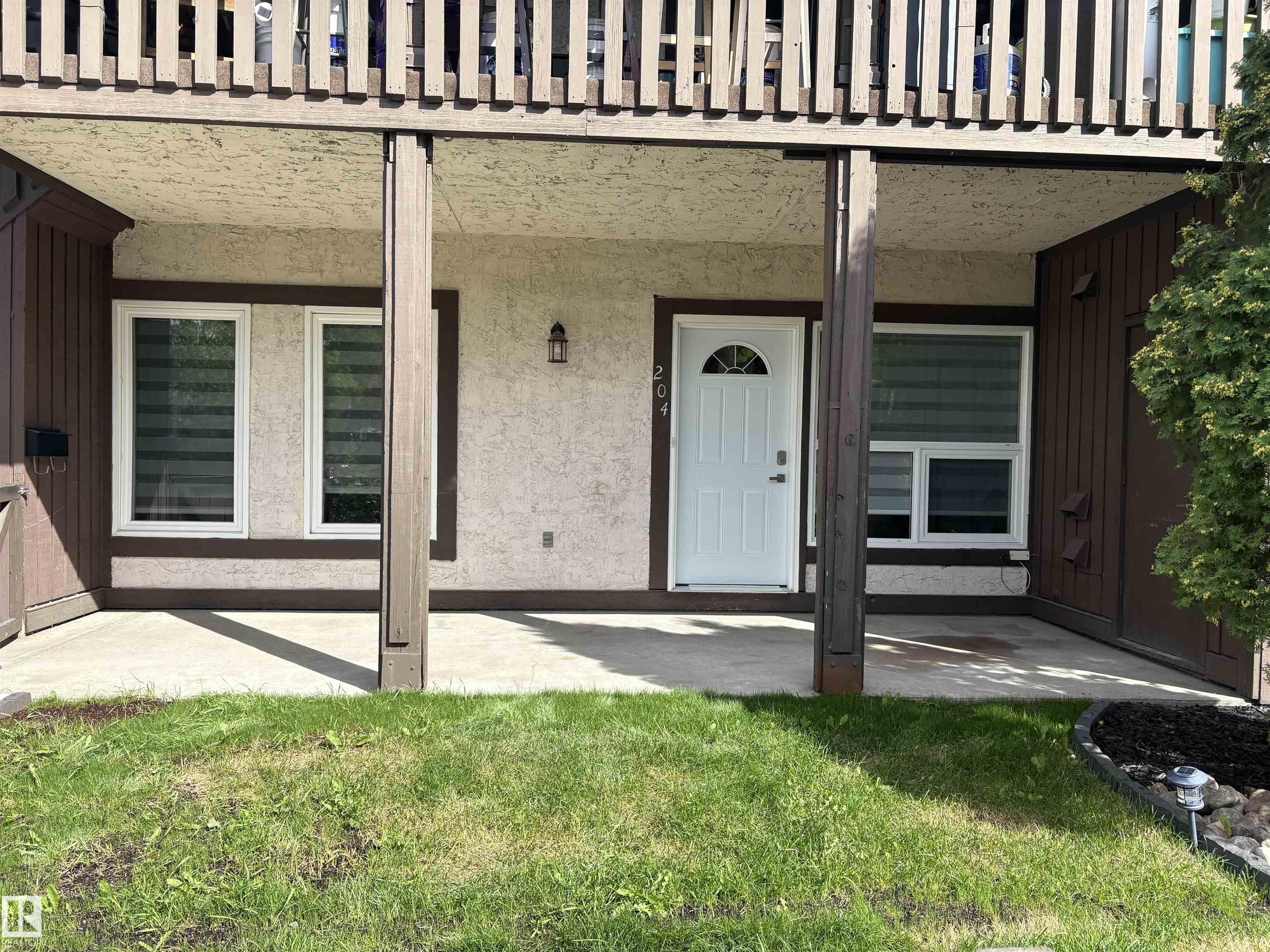 204 Surrey Gardens Gd NW, Edmonton, AB T5T 1Z3