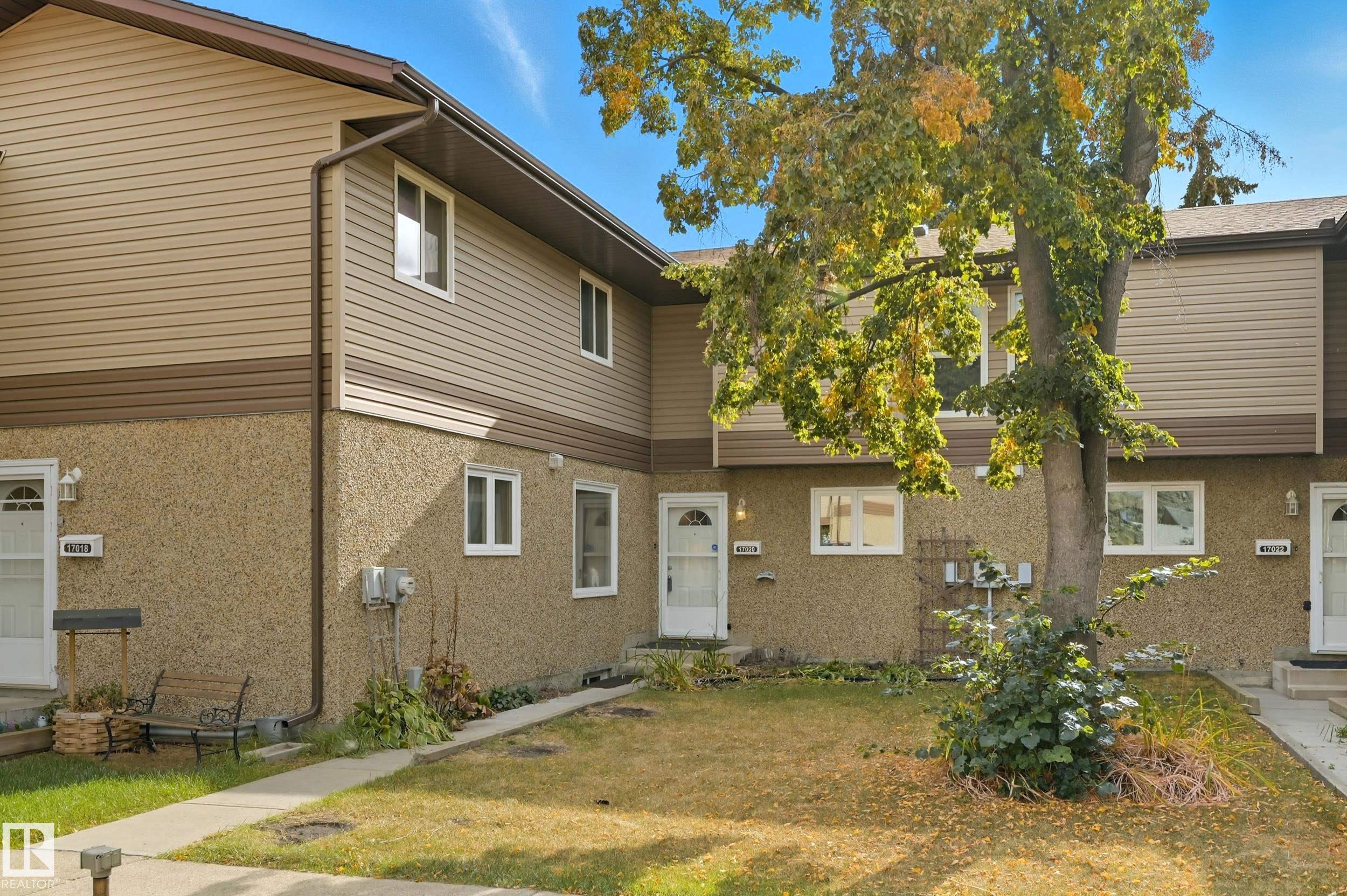 100 St Nw Unit 17020 St, Edmonton, AB T5X 5E1