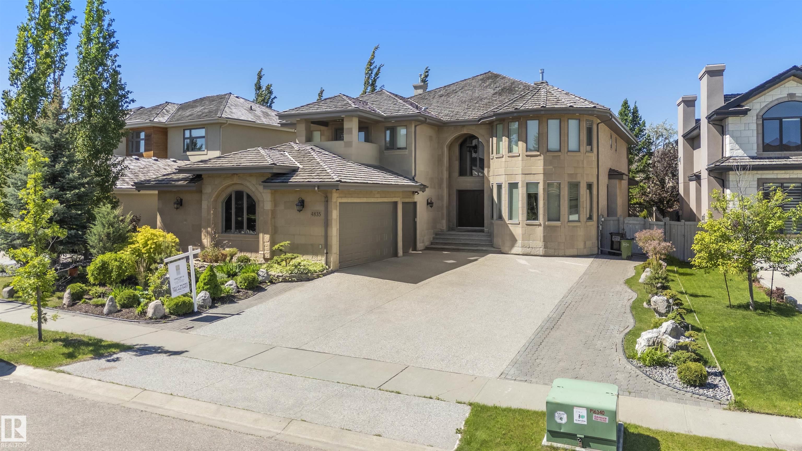 4835 Mactaggart Crest Ct NW, Edmonton, AB T6R 3G5