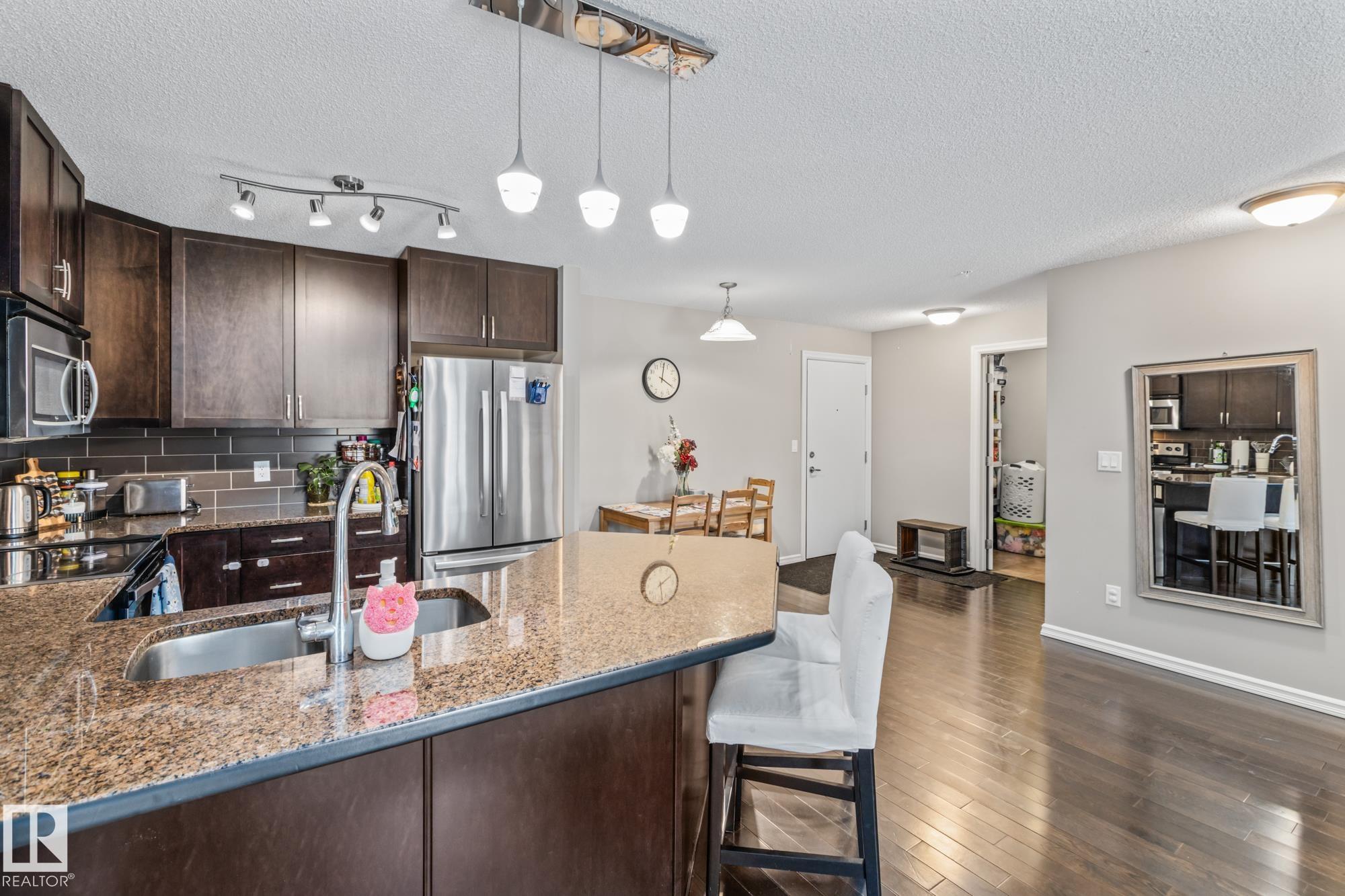 2204 44 Avenue Northwest #208, Edmonton, AB T6T 0G5