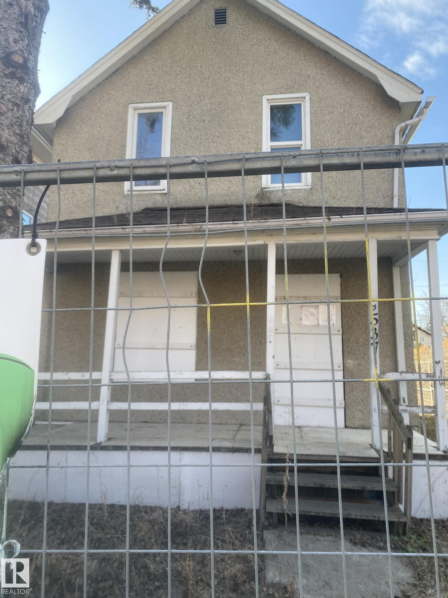 107 Av Nw Unit 9537 Ave, Edmonton, AB T5H 0T6