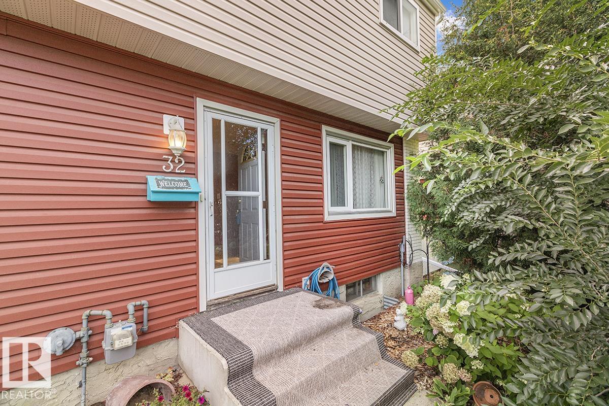 32 Habitat Cr Cres NW, Edmonton, AB T5A 2X7