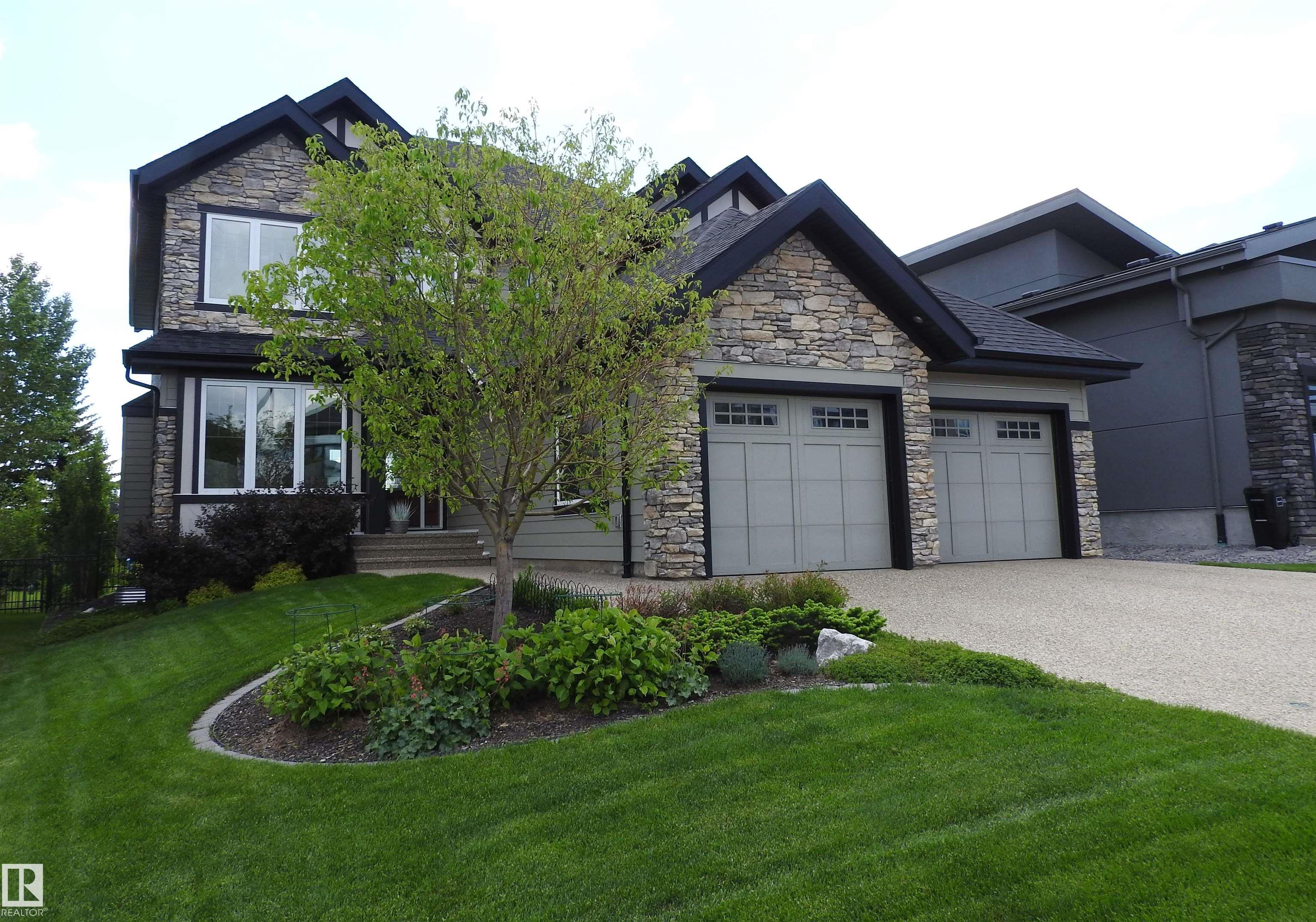 1111 Hainstock Grn SW, Edmonton, AB T6W 2T8