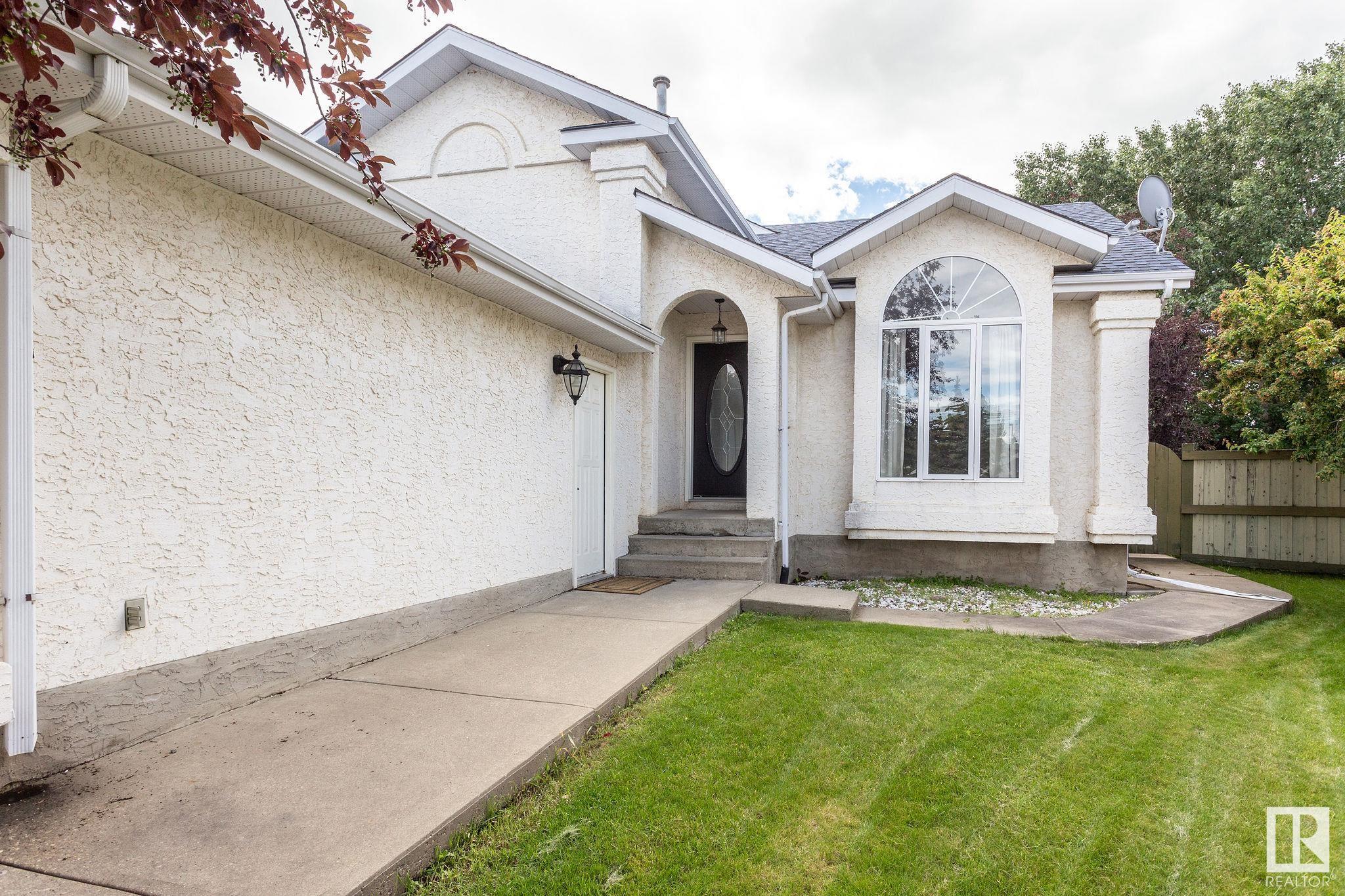 1175 Potter Greens Dr NW, Edmonton, AB T5T 5Y6