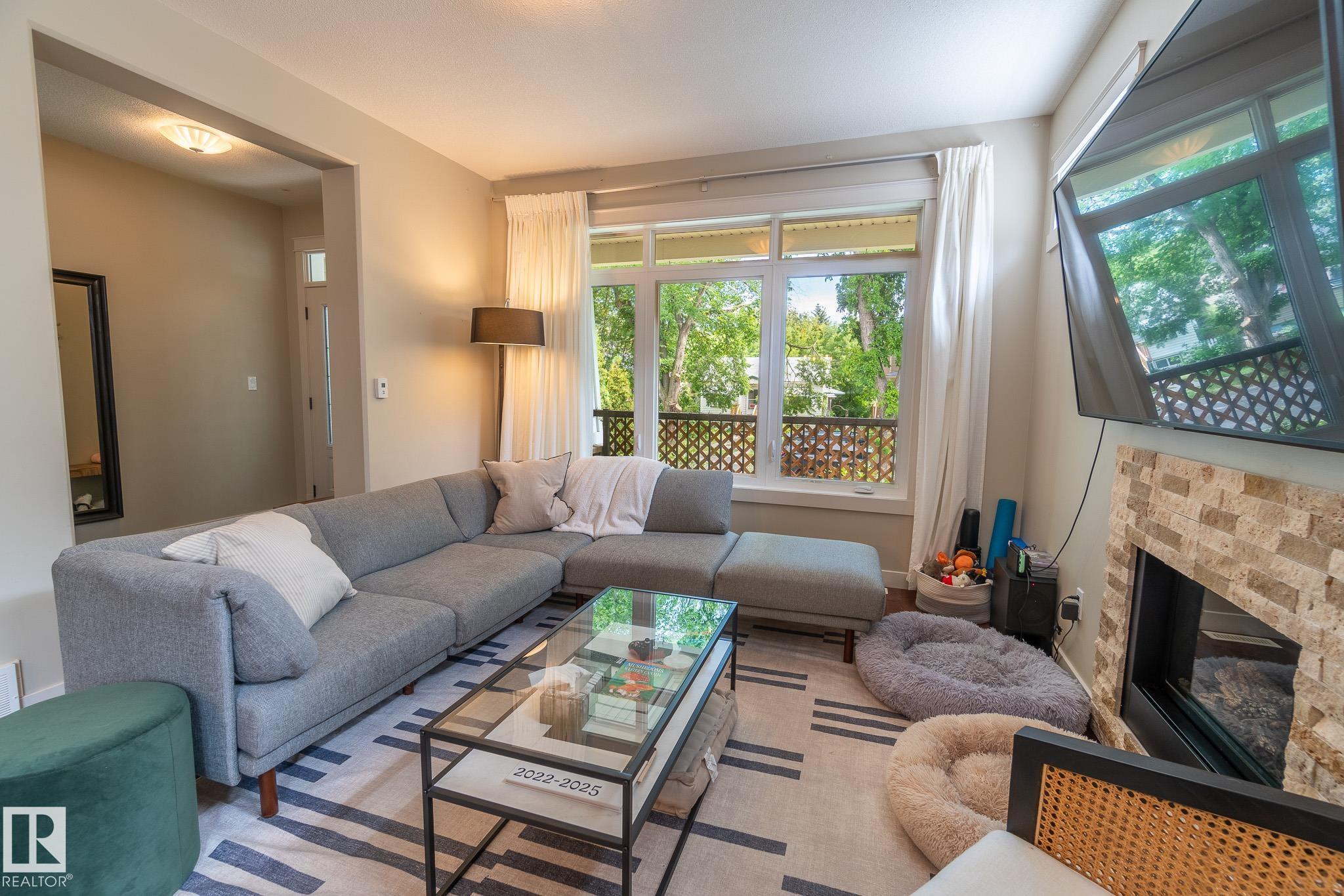 129 St Nw Unit 11734 St, Edmonton, AB T5M 0Y7