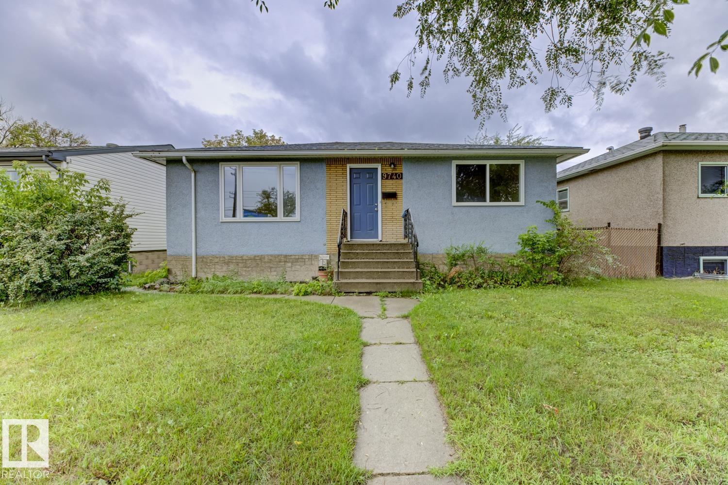 63 Av Nw Unit 9740 Ave, Edmonton, AB T6E 0G6