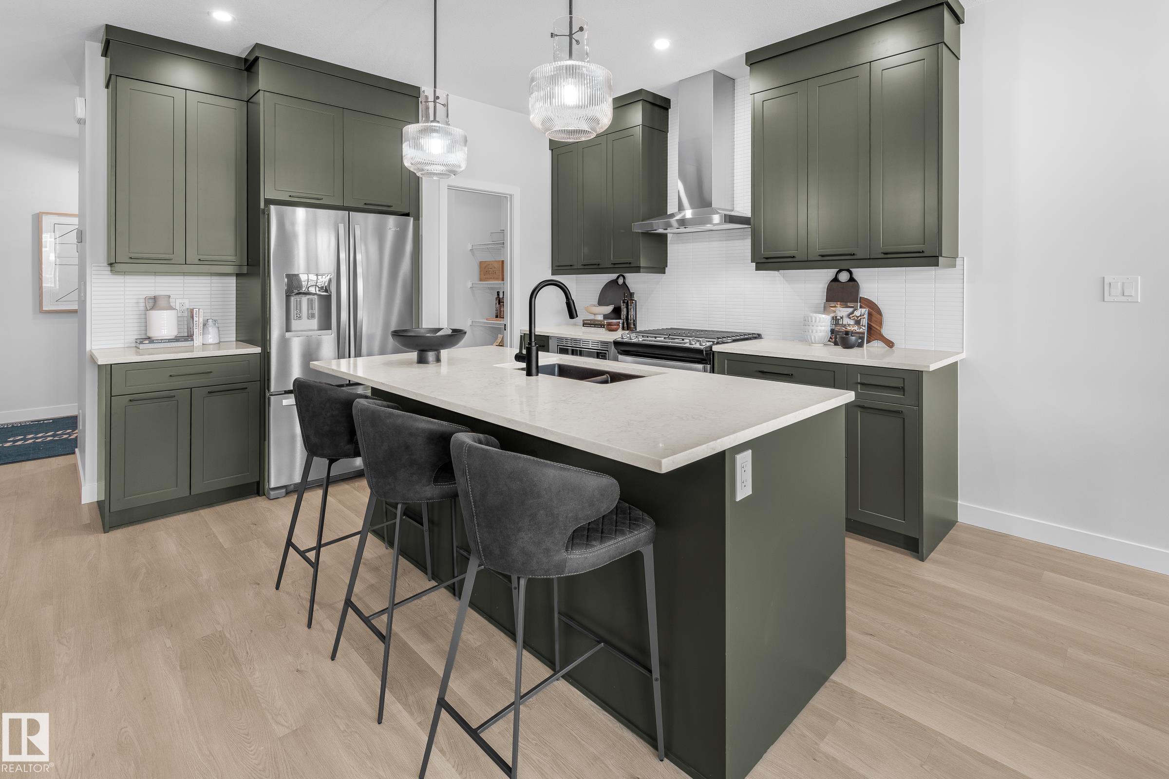 833 Rowan Cl Close SW, Edmonton, AB T6X 3J4