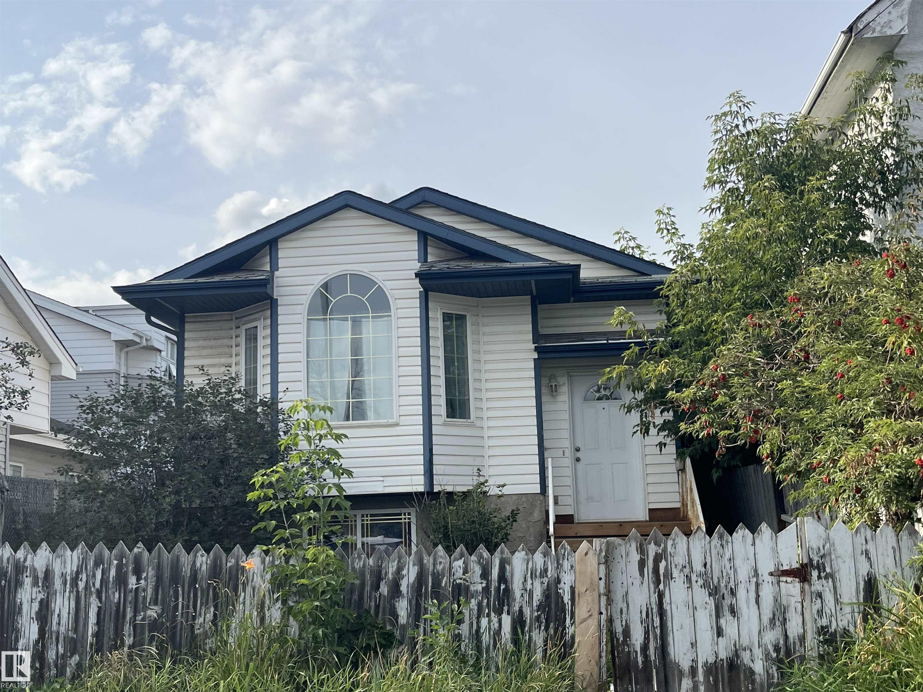106 Av Nw Unit 9518 Ave, Edmonton, AB T5H 0N2