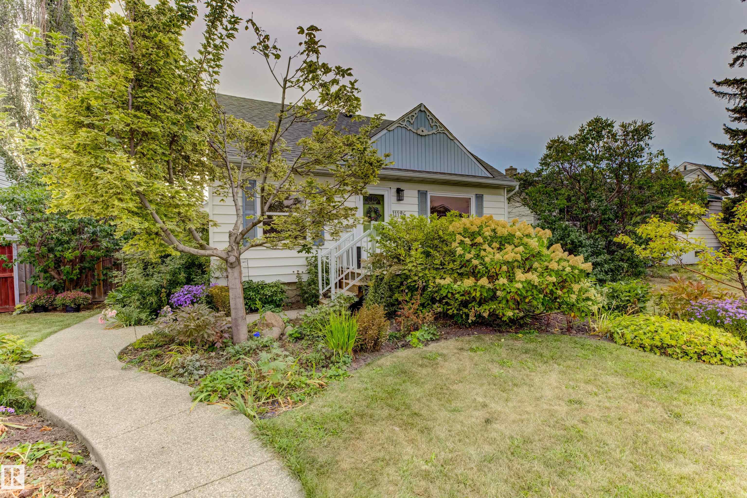 118 St Nw Unit 11126 St, Edmonton, AB T5G 2W7