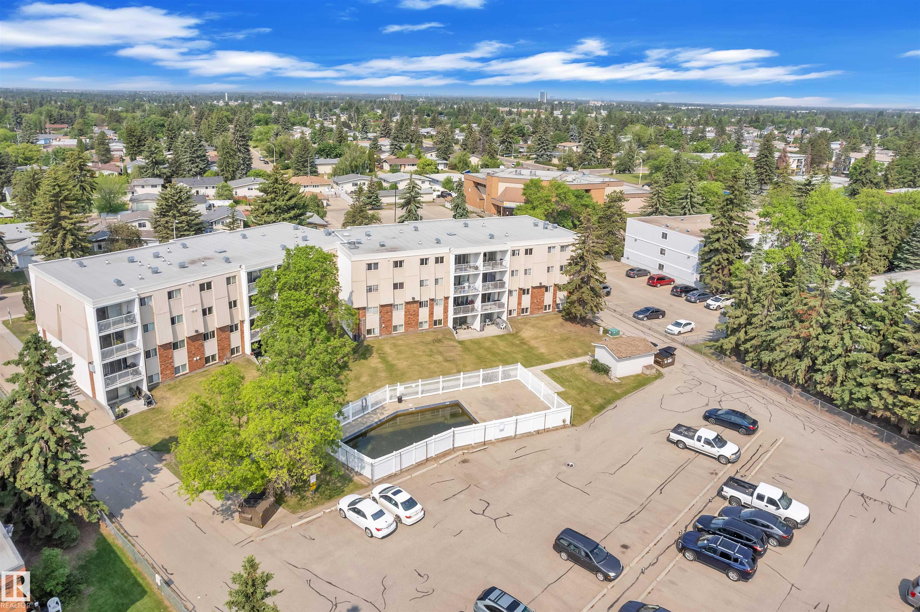 3835 107 Street Northwest #301, Edmonton, AB T6J 2N7