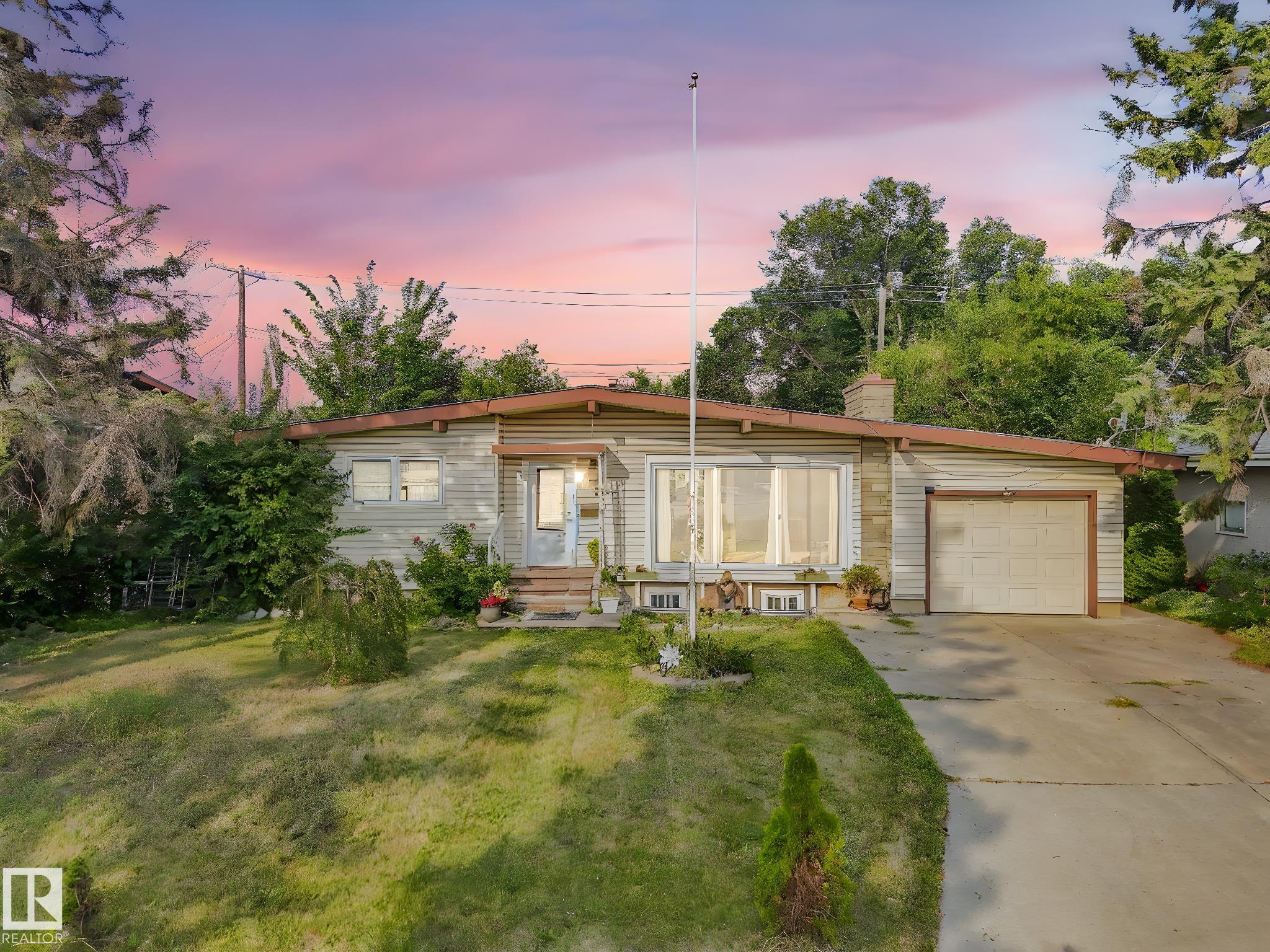 75 St Nw Unit 9811 St, Edmonton, AB T6A 2Y8